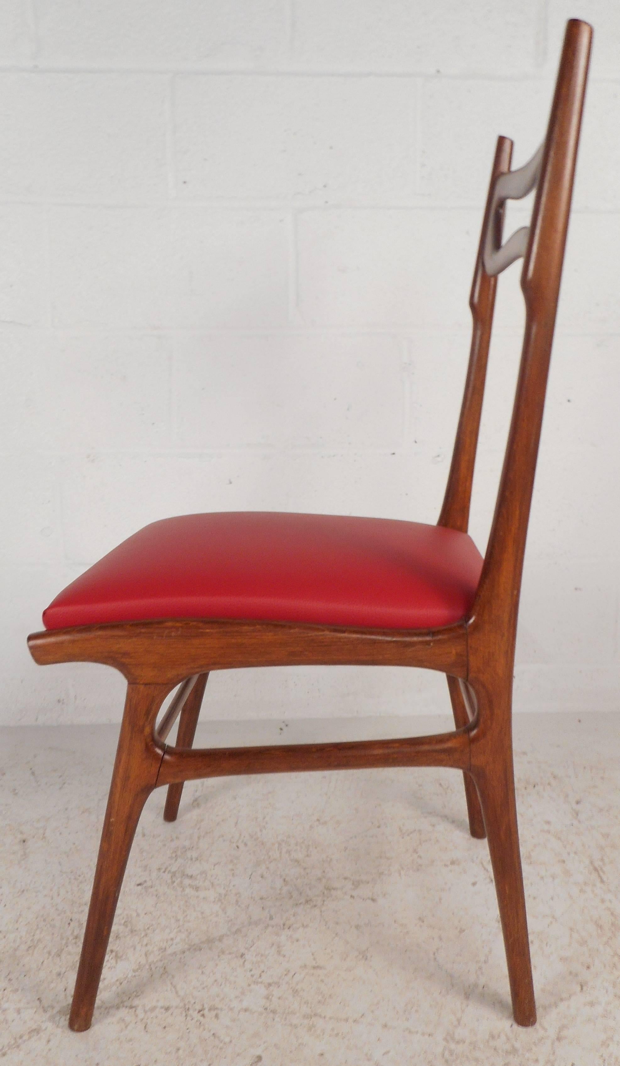 Set of Mid-Century Modern Italian Dining Chairs In Good Condition In Brooklyn, NY