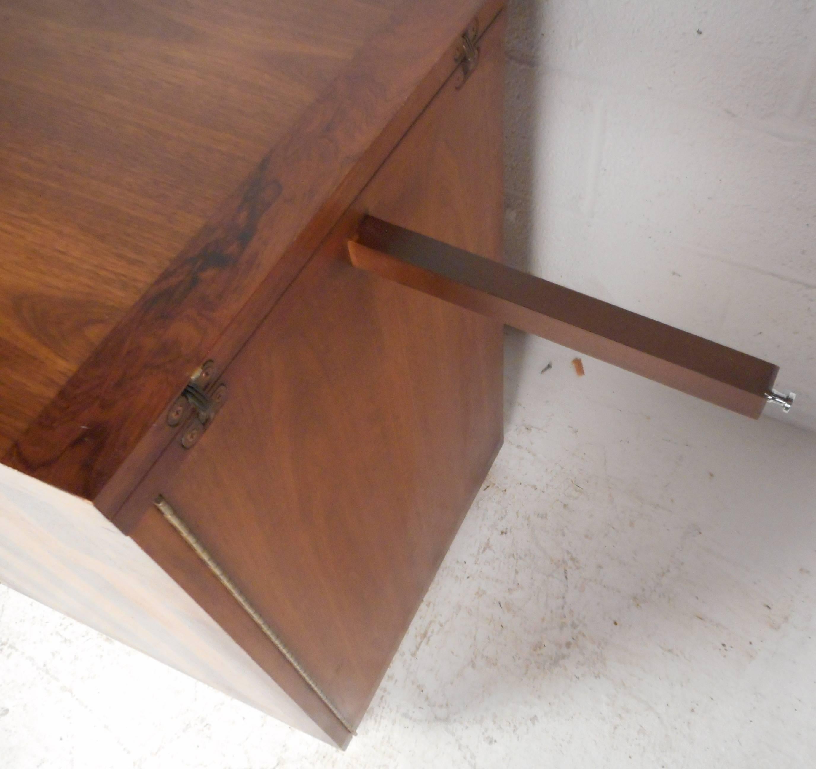 Mid-Century Modern Rosewood and Walnut Flip Top Bar by Lane Furniture 1