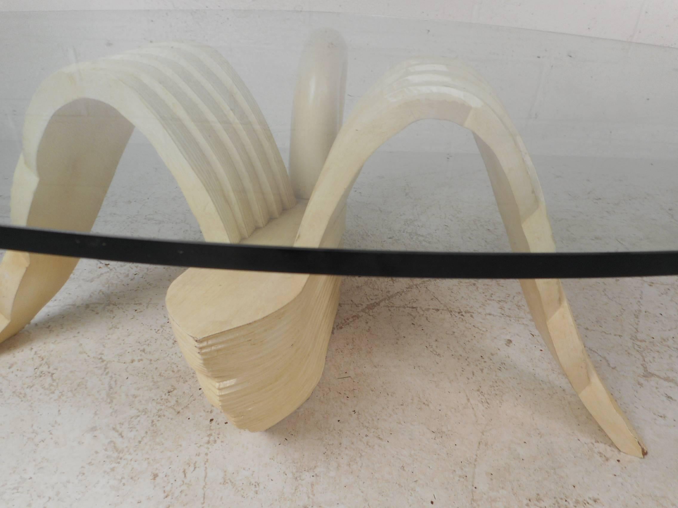 Late 20th Century Elegant Mid-Century Modern Swan Coffee Table