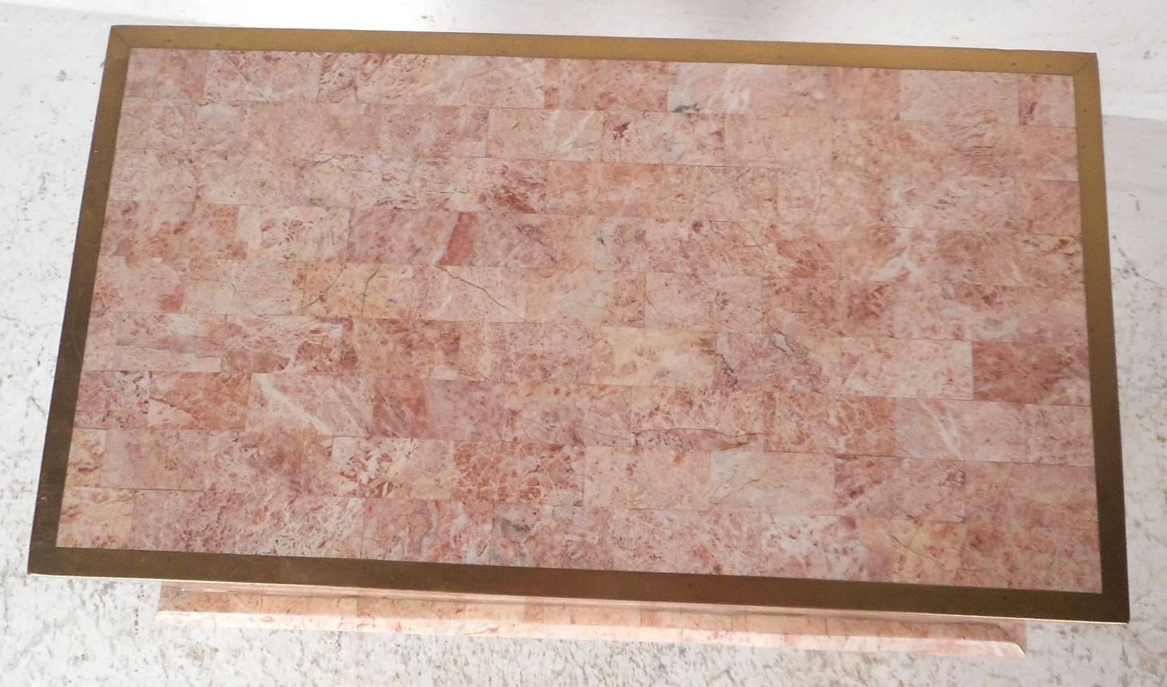 Maitland-Smith Tessellated Stone Box auf einem Stand (Moderne der Mitte des Jahrhunderts)