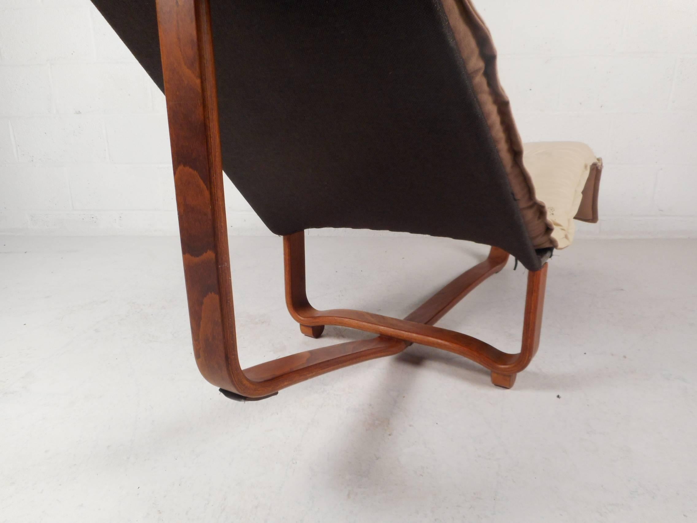 mid century chaise longue