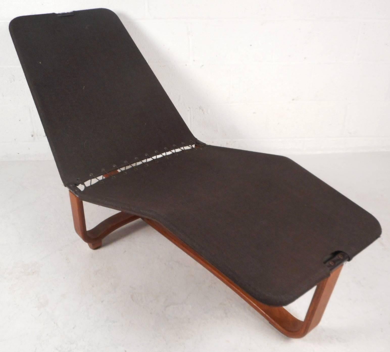 modernist chaise longue