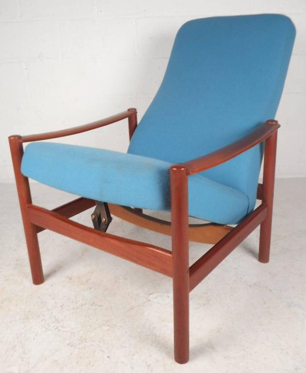 Mid-Century Modern Lounge Chair and Ottoman by Westnofa In Good Condition For Sale In Brooklyn, NY