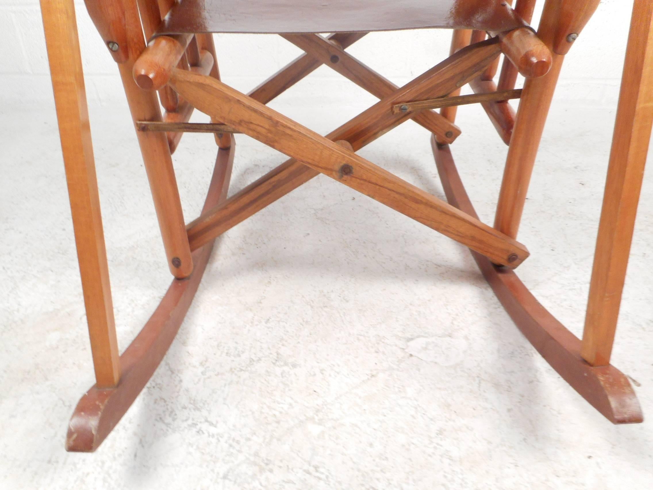 Mid-Century Modern Costa Rican Leather Campaign Folding Rocking Chair In Good Condition In Brooklyn, NY