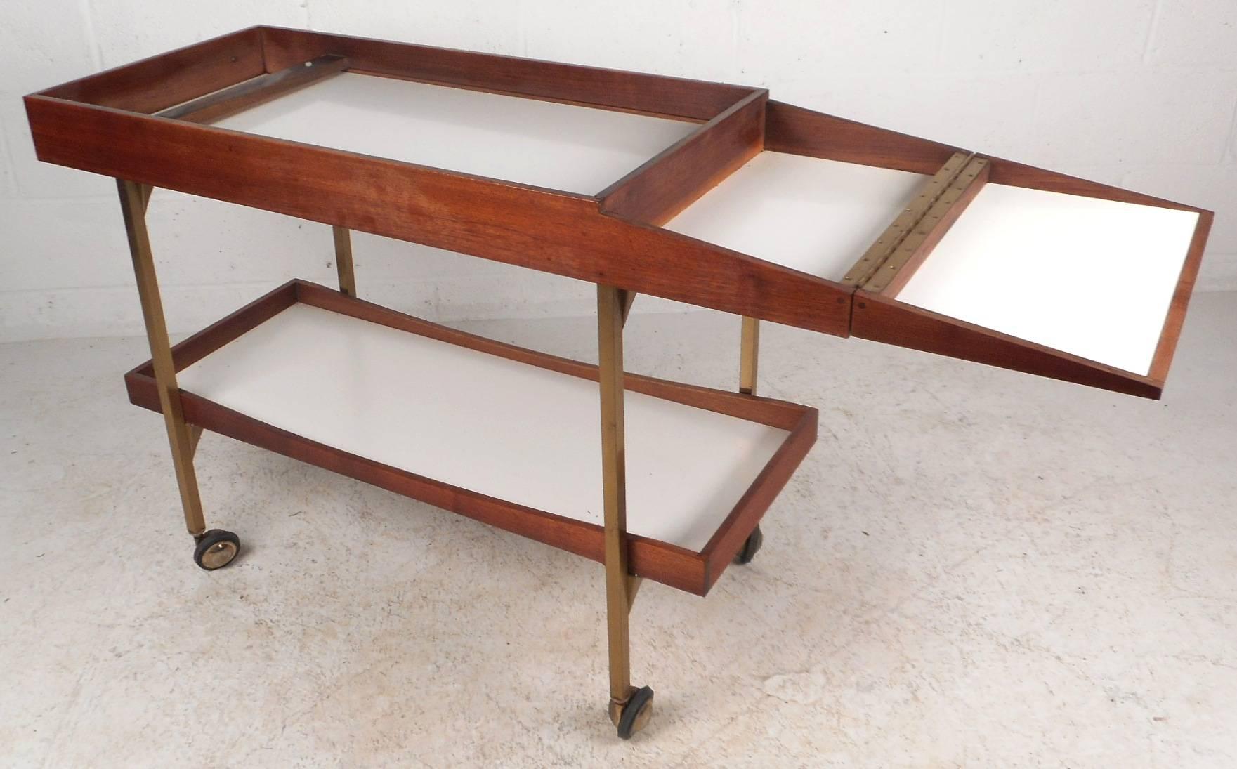 Amazing Mid-Century Modern Walnut Serving Cart In Good Condition In Brooklyn, NY