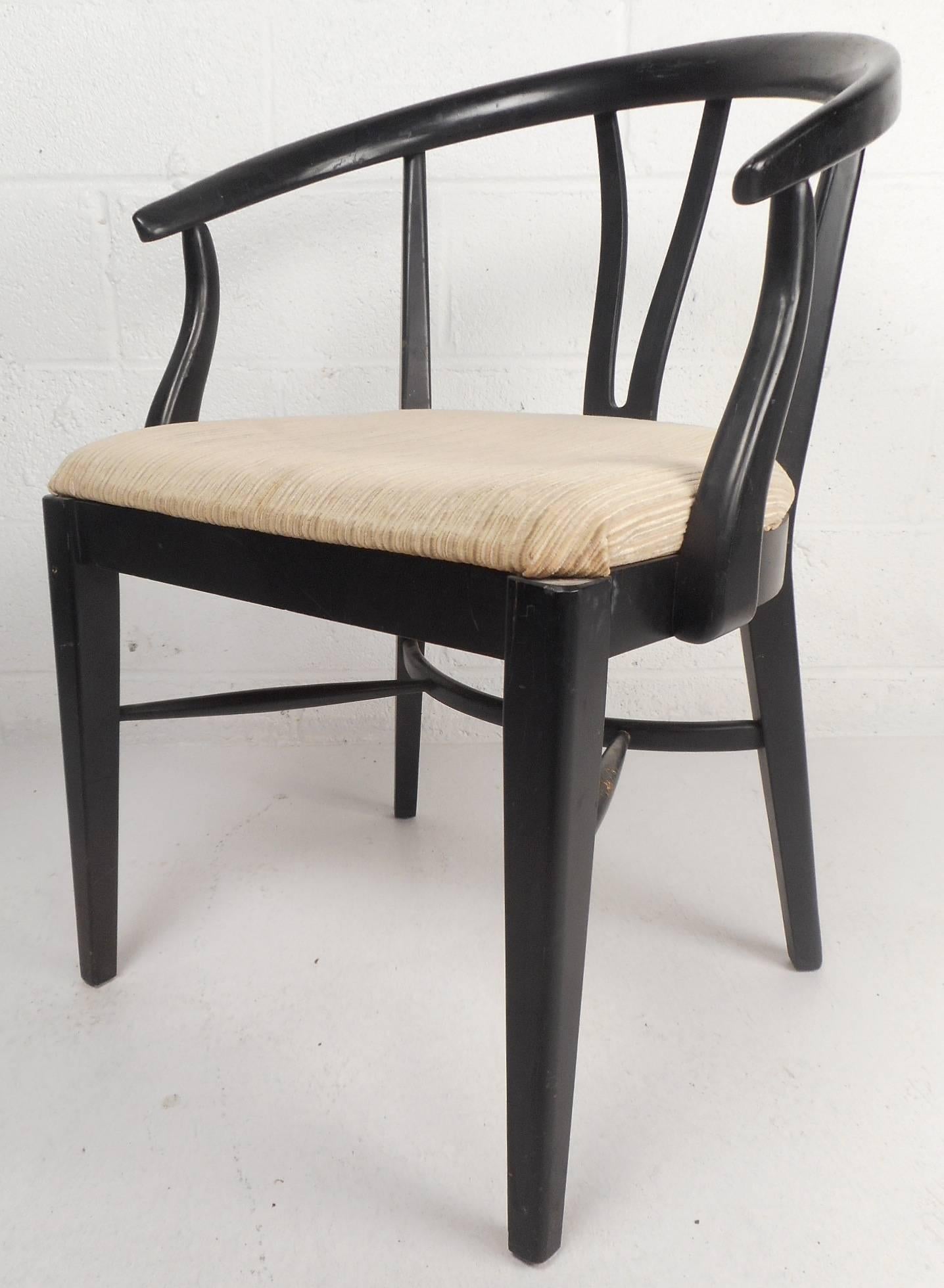 Set of Six Mid-Century Modern Hans Wegner Style Dining Chairs In Good Condition In Brooklyn, NY