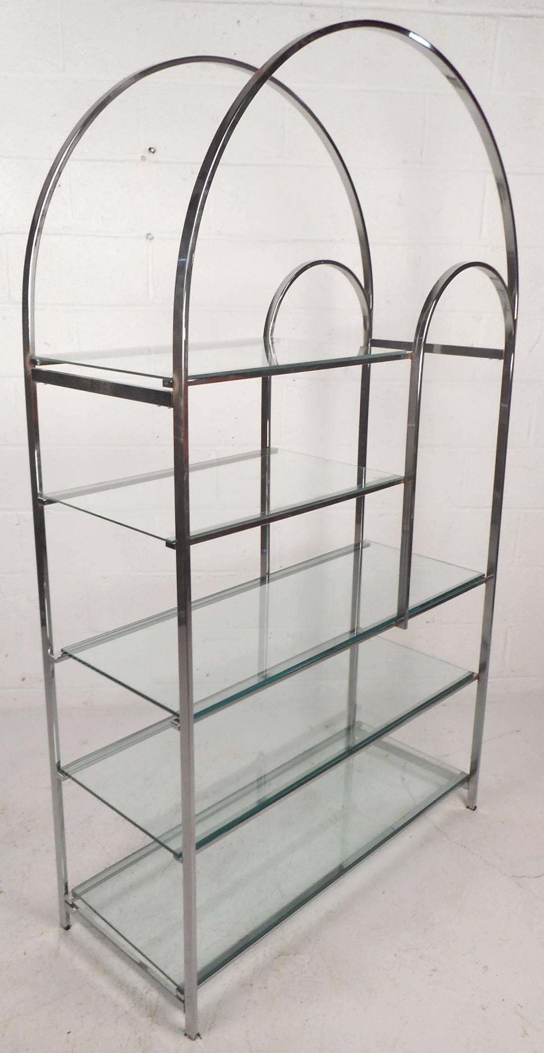 Exquisite Mid-Century Modern Chrome Étagère in the Style of Milo Baughman In Good Condition In Brooklyn, NY