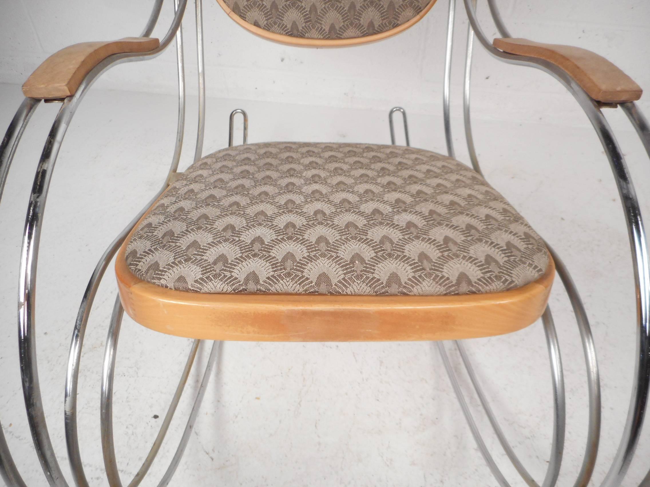 Fin du 20e siècle Incroyable chaise à bascule moderne du milieu du siècle dernier dans le style de Thonet en vente