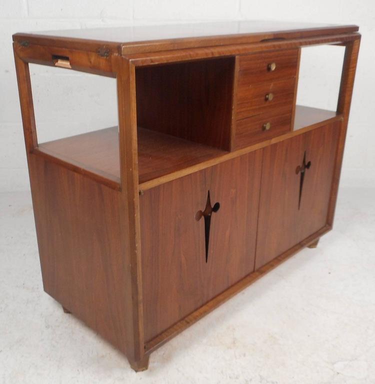 Mid Century Modern Walnut Flip Top Bar By Edmund Spence For Sale