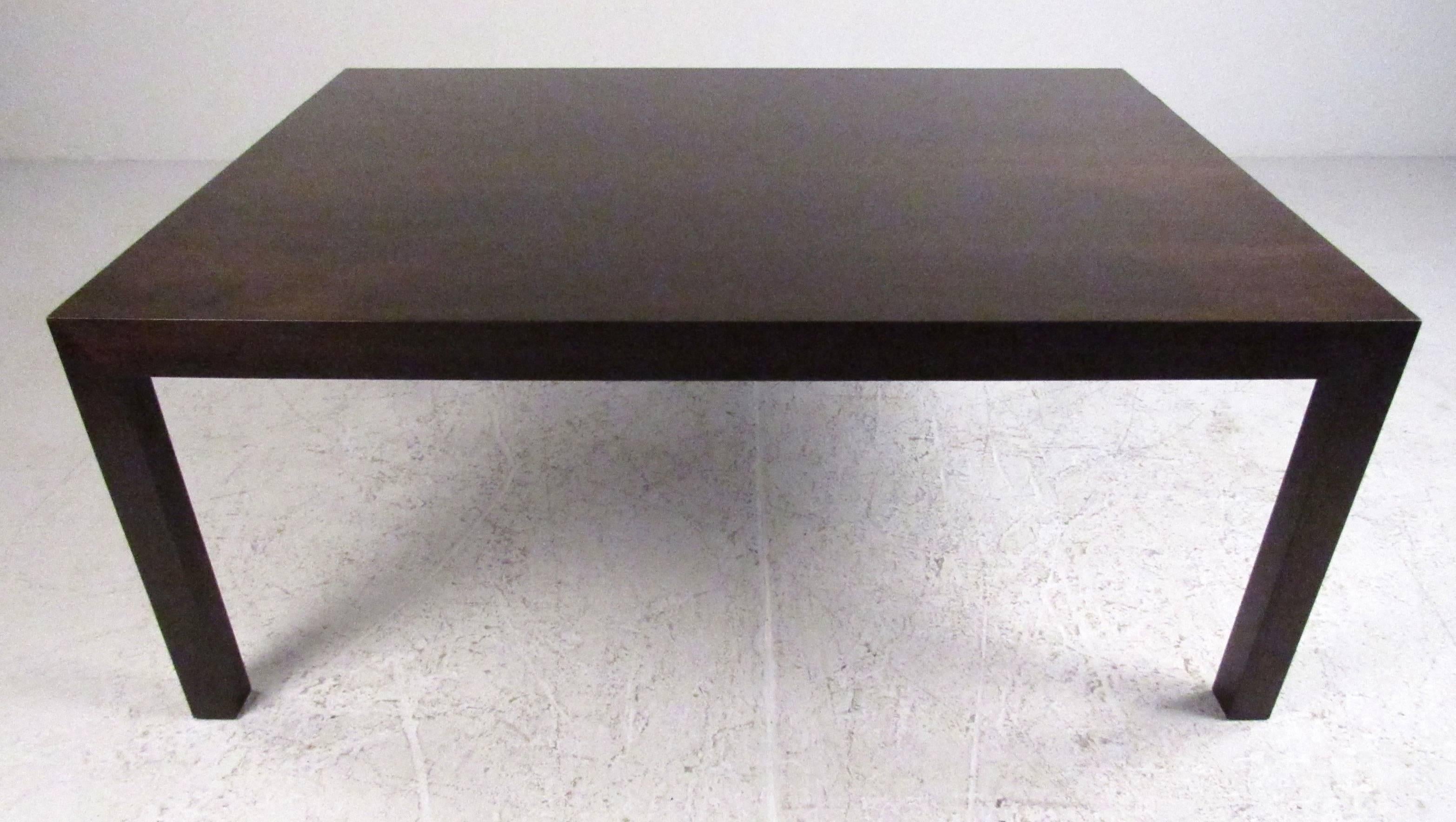 Classic, Minimalist style, Parsons table in walnut designed by Edward Wormley for Dunbar, circa 1960s. Please confirm item location (NY or NJ) with dealer.