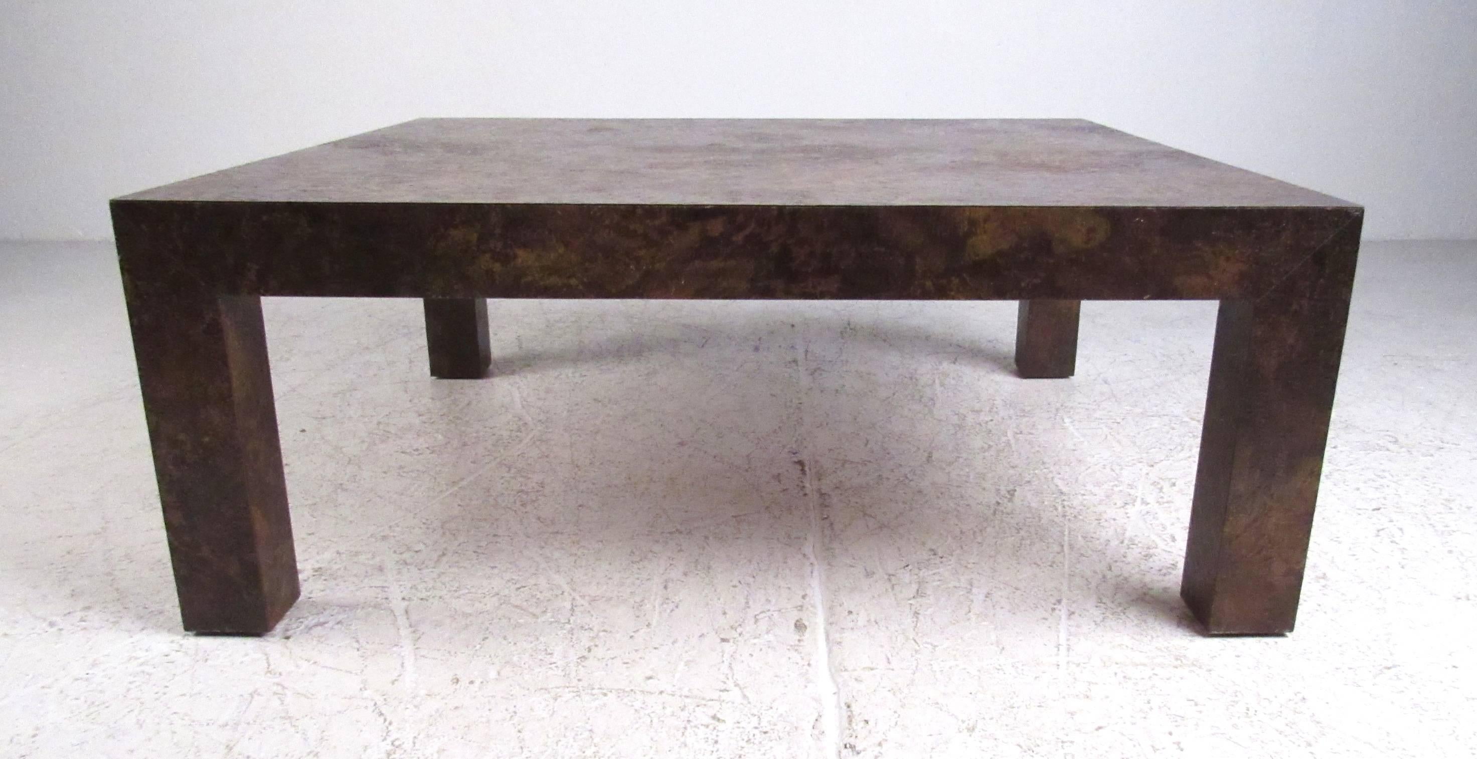 Parsons coffee table with a multi colored textured laminate finish. Please confirm item location (NY or NJ) with dealer.
        