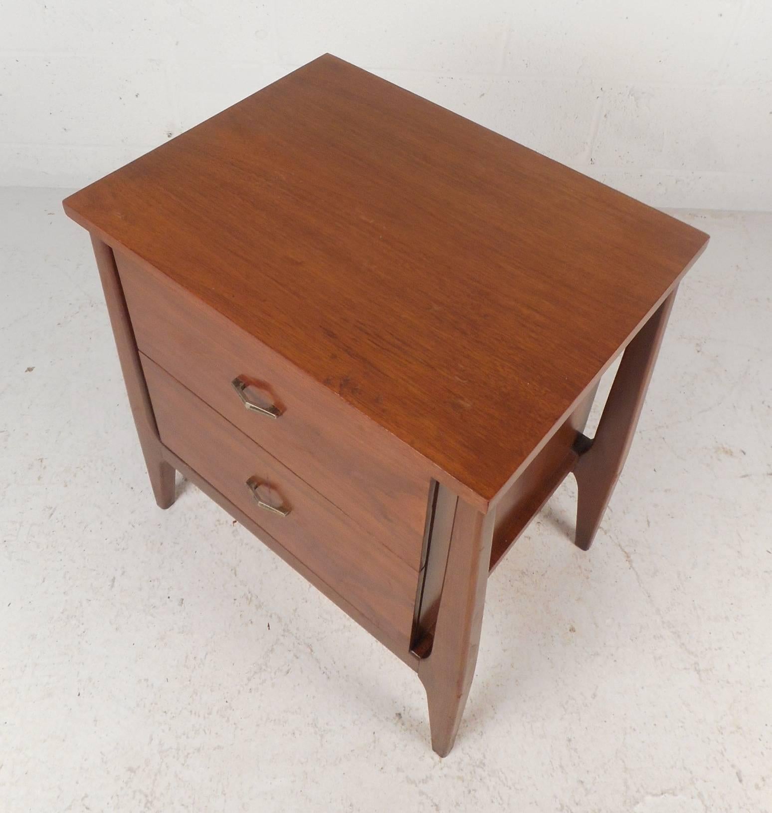 Mid-Century Modern Walnut Nightstand In Good Condition In Brooklyn, NY