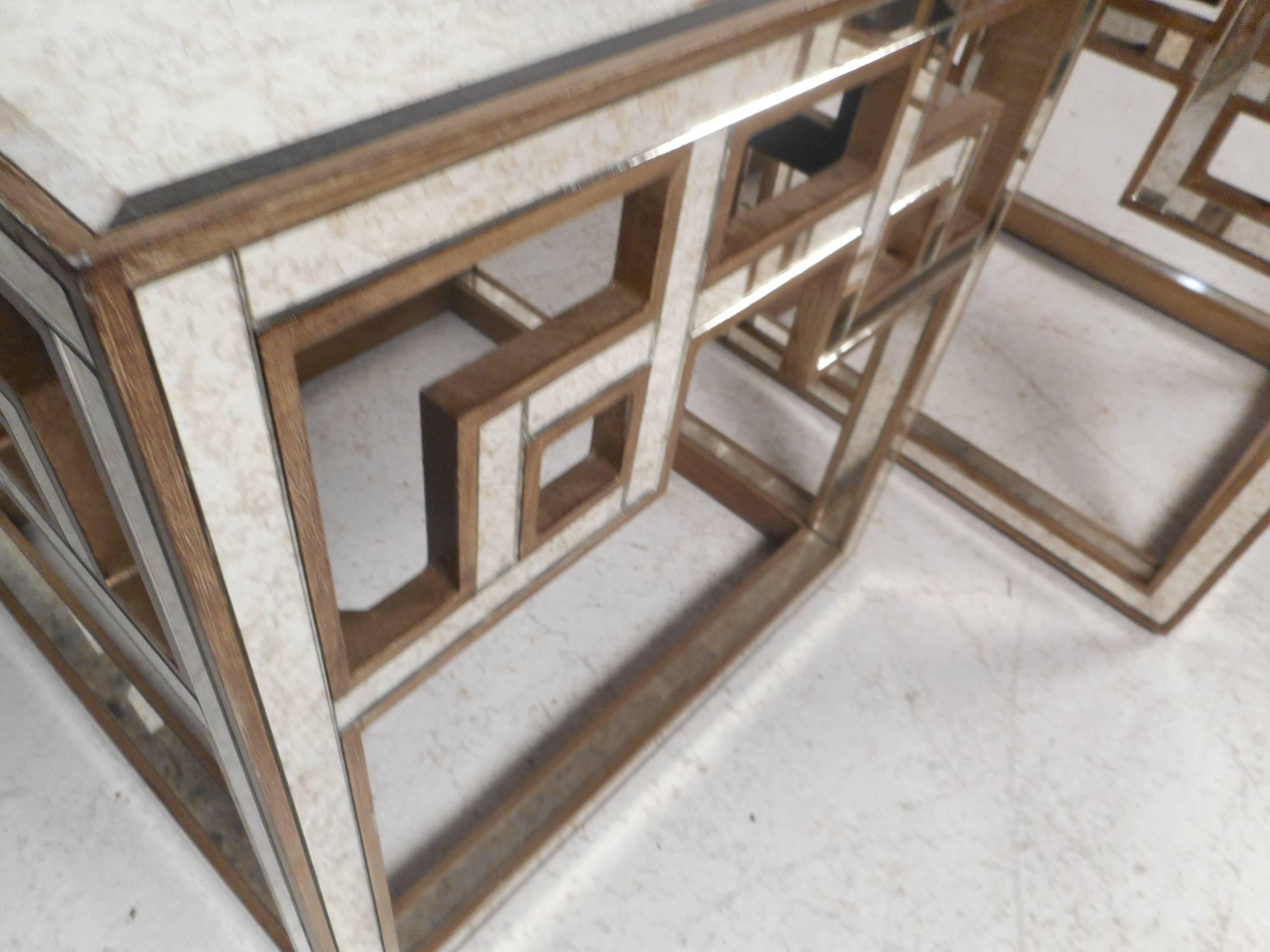 Metal Elegant Pair of Mid-Century Modern Mirrored Hollywood Regency Style End Tables