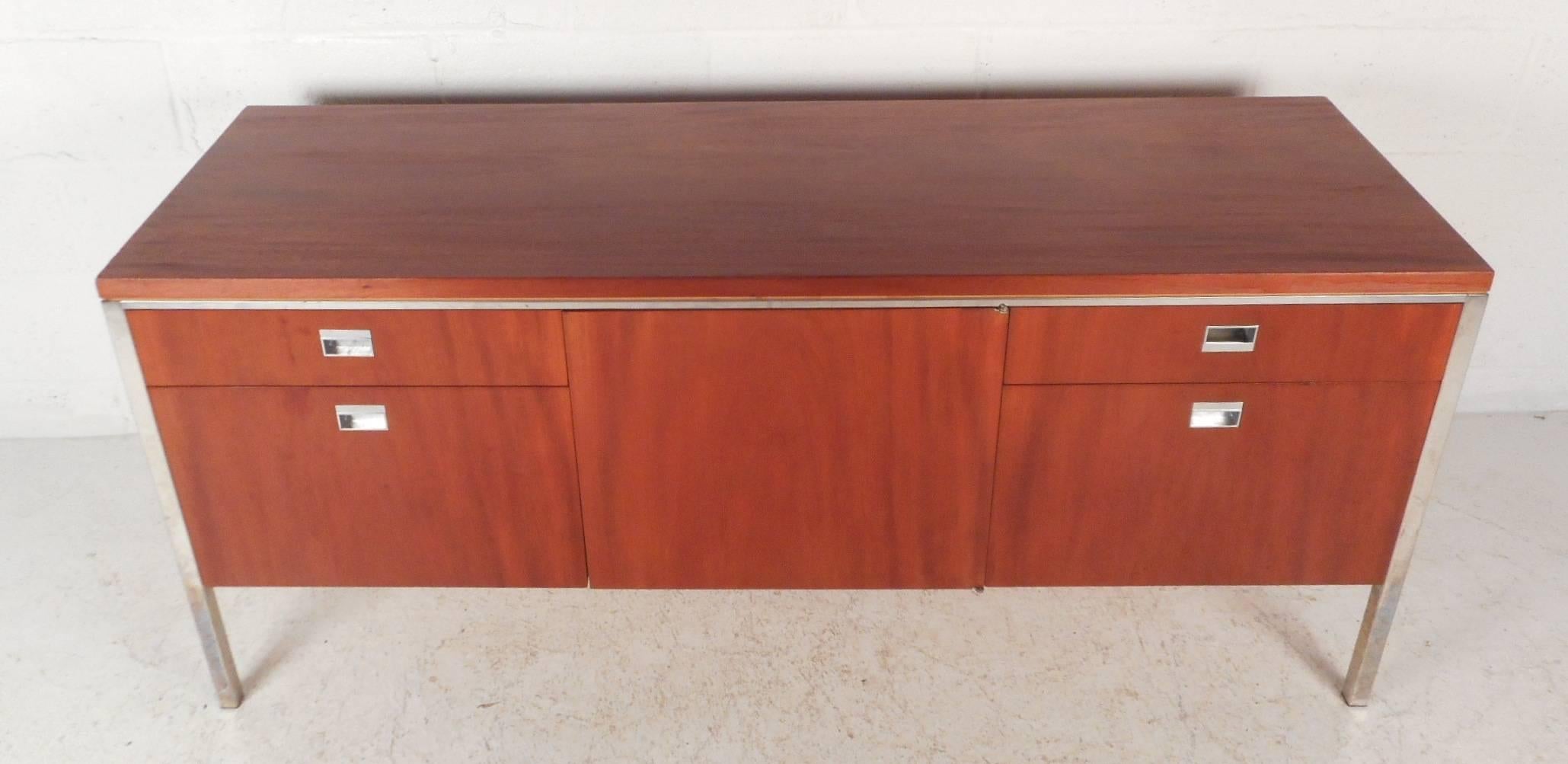 Mid-Century Modern Knoll Style Office Credenza In Good Condition In Brooklyn, NY