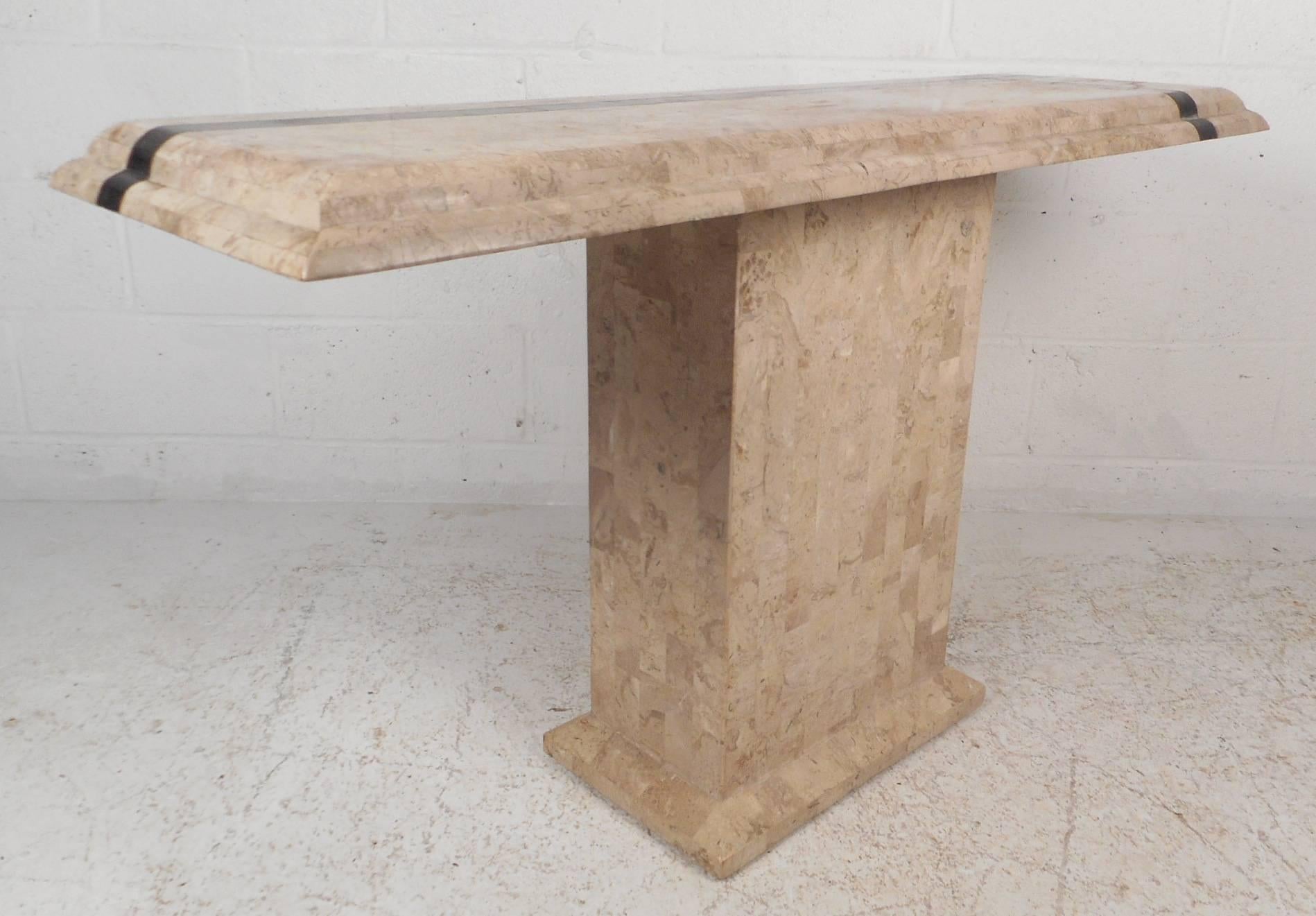 Mid-Century Modern Table console en pierre tessellée de style Maitland-Smith du milieu du siècle dernier en vente