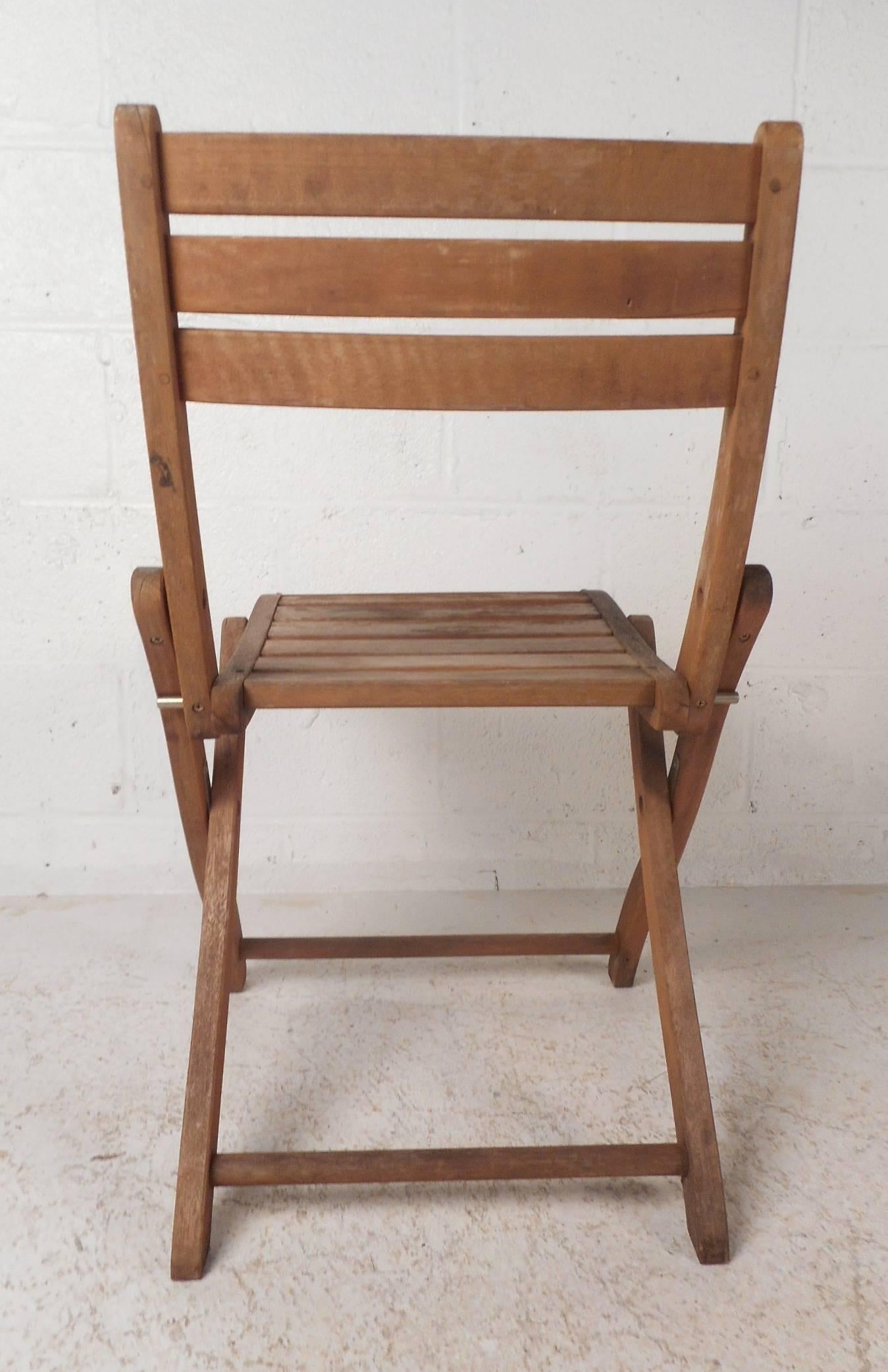 Set of Five Mid-Century Modern Wood Folding Chairs In Good Condition For Sale In Brooklyn, NY