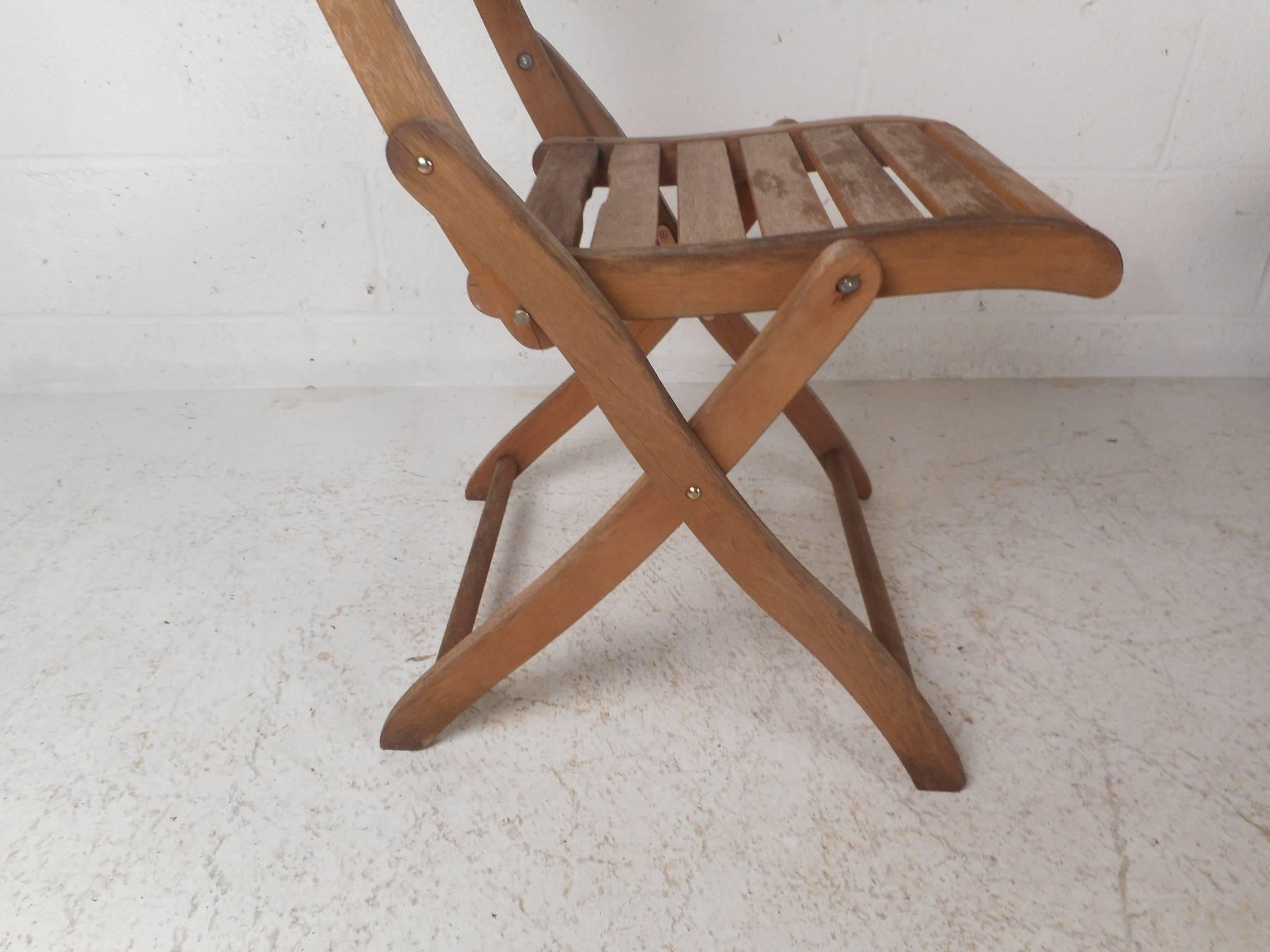 Set of Five Mid-Century Modern Wood Folding Chairs For Sale 2