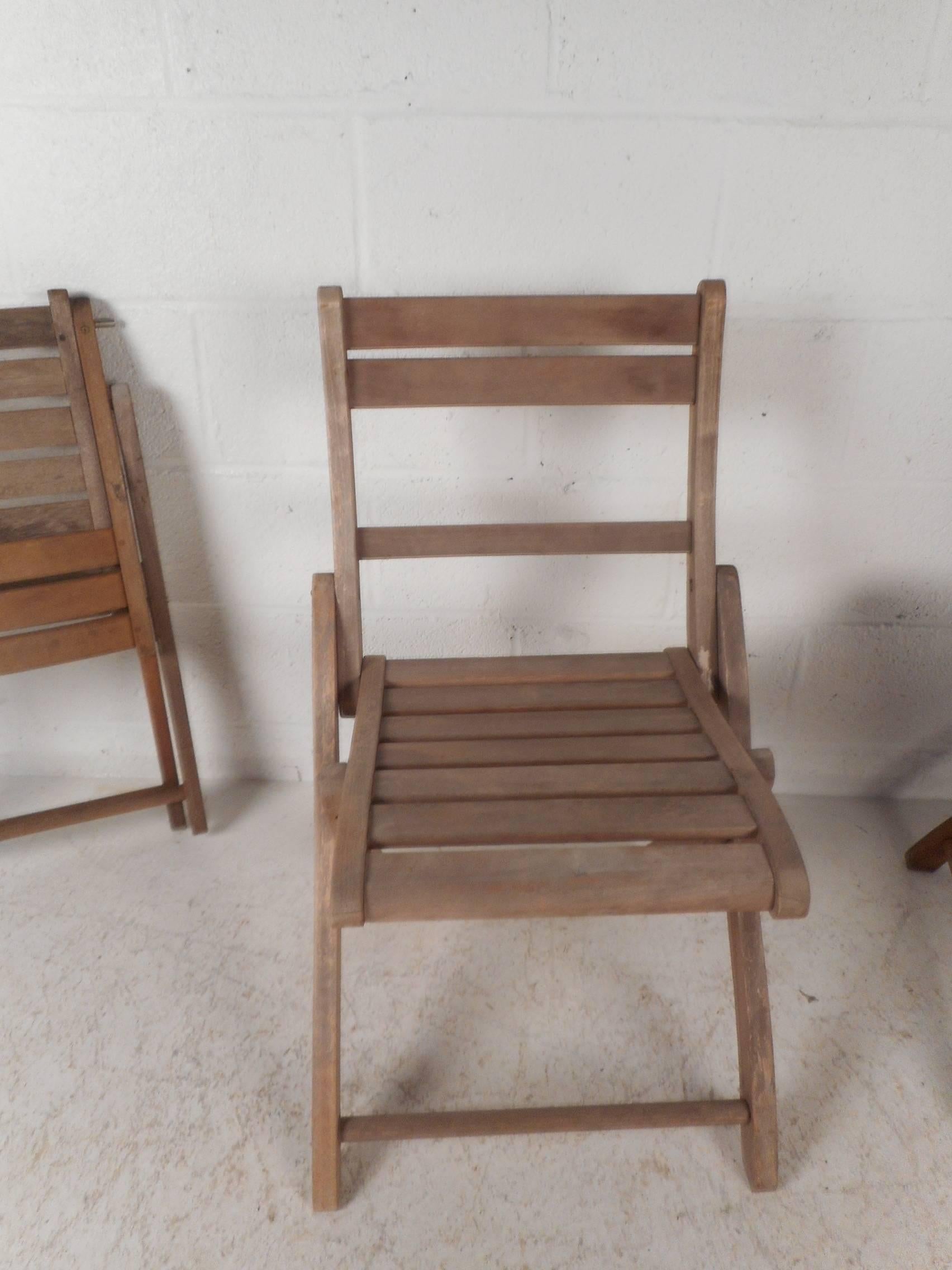 Set of Five Mid-Century Modern Wood Folding Chairs For Sale 4
