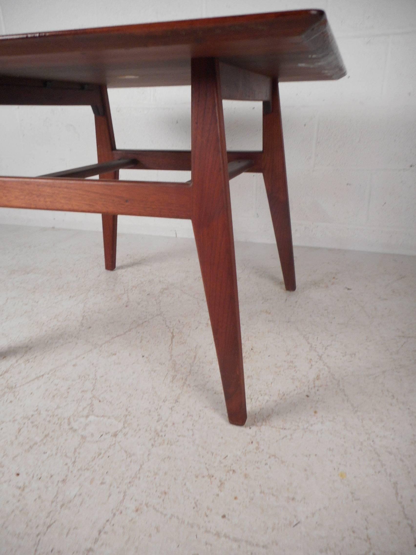 Mid-Century Modern Side Table by Jens Risom In Good Condition In Brooklyn, NY