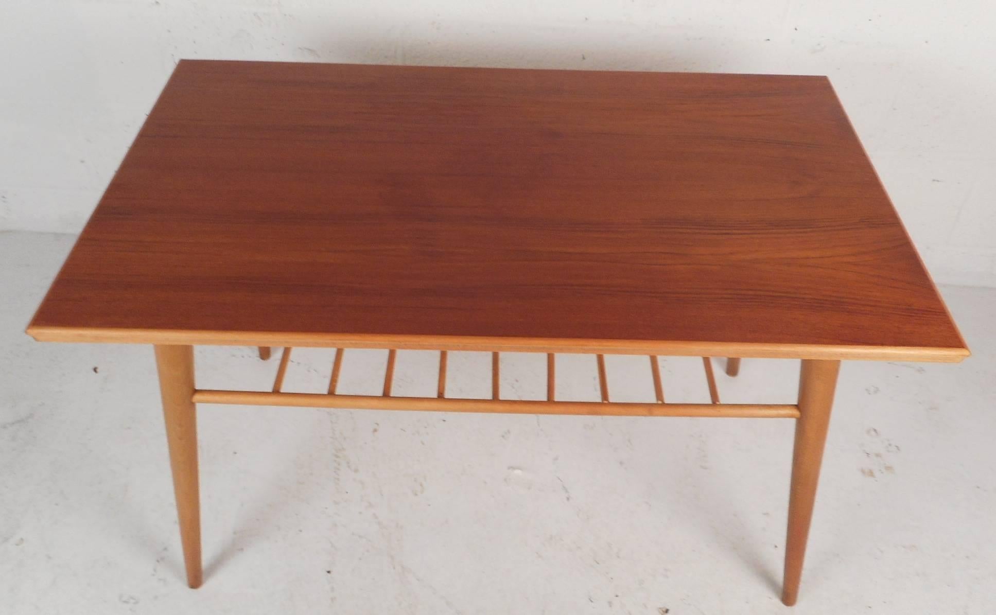 Maple Mid-Century Modern Paul McCobb Style End Table For Sale