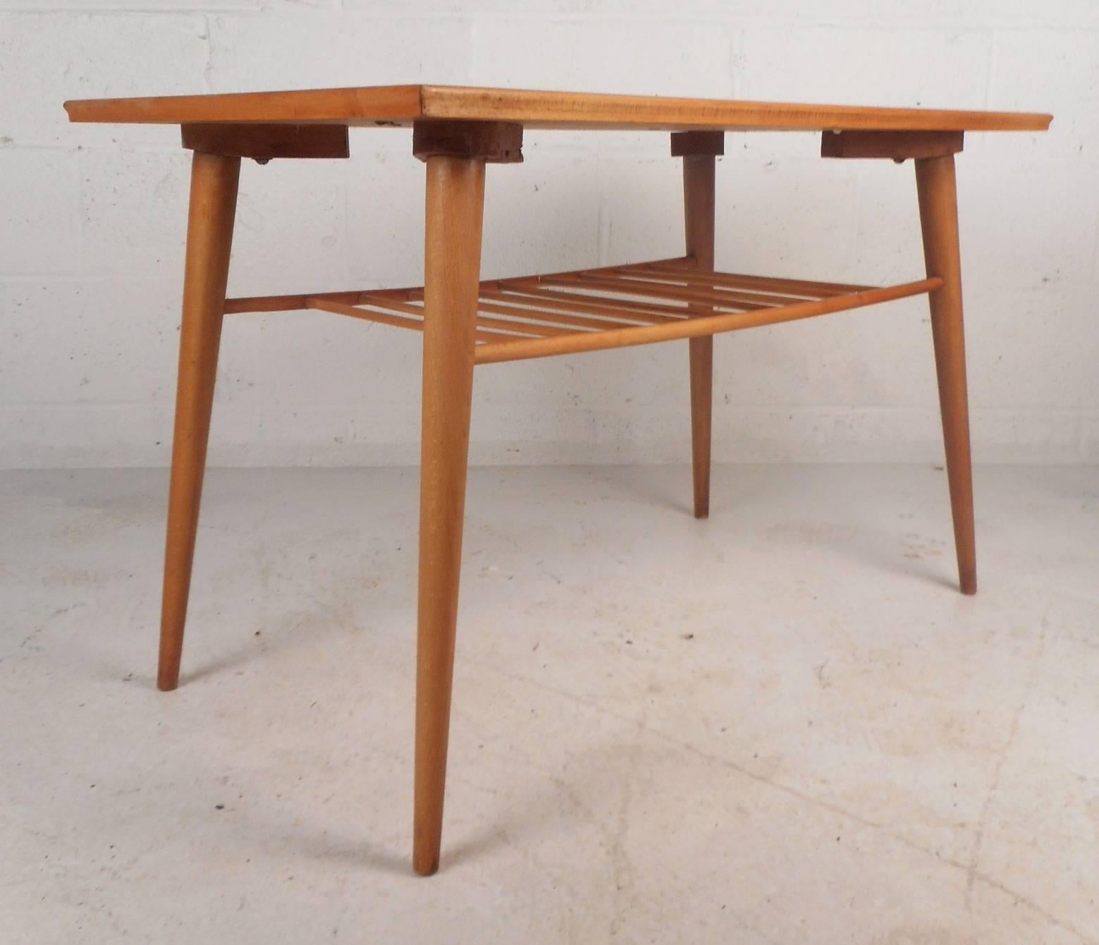 Mid-Century Modern Paul McCobb Style End Table (Moderne der Mitte des Jahrhunderts) im Angebot