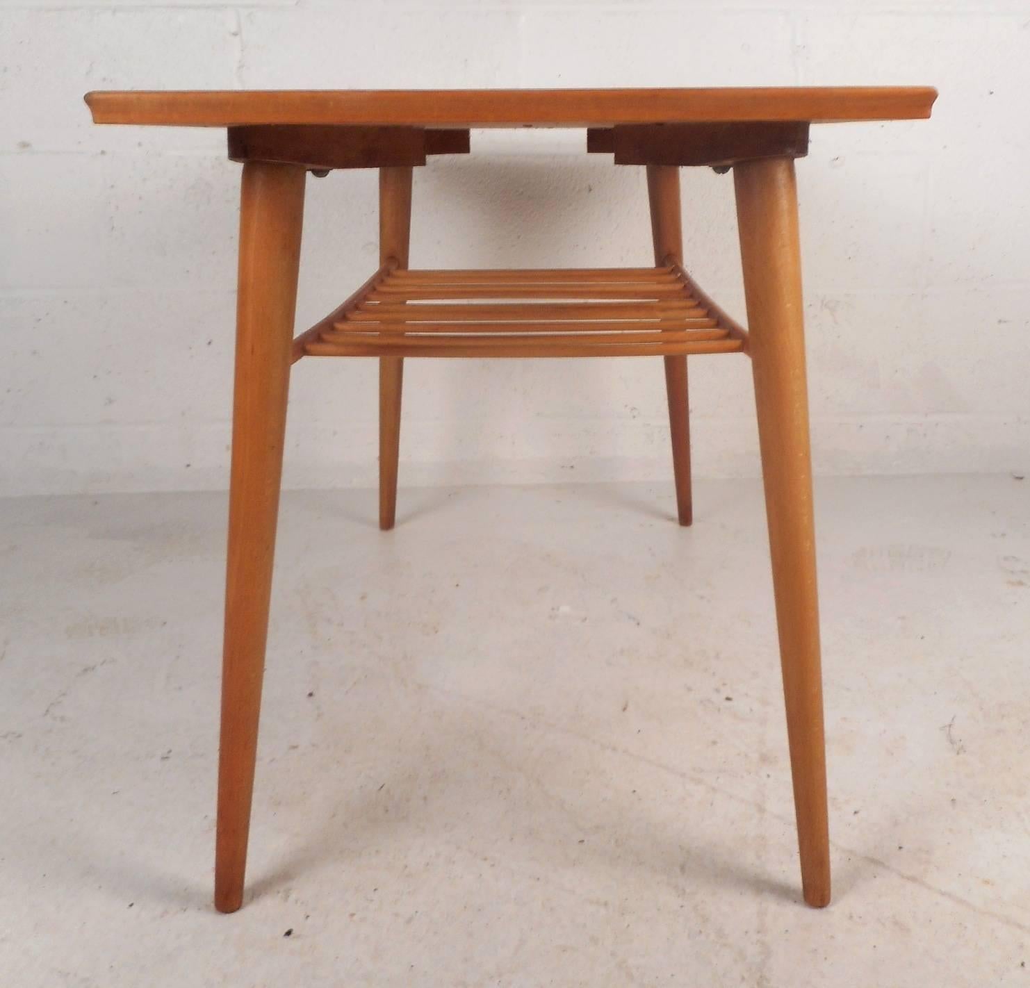 Late 20th Century Mid-Century Modern Paul McCobb Style End Table For Sale