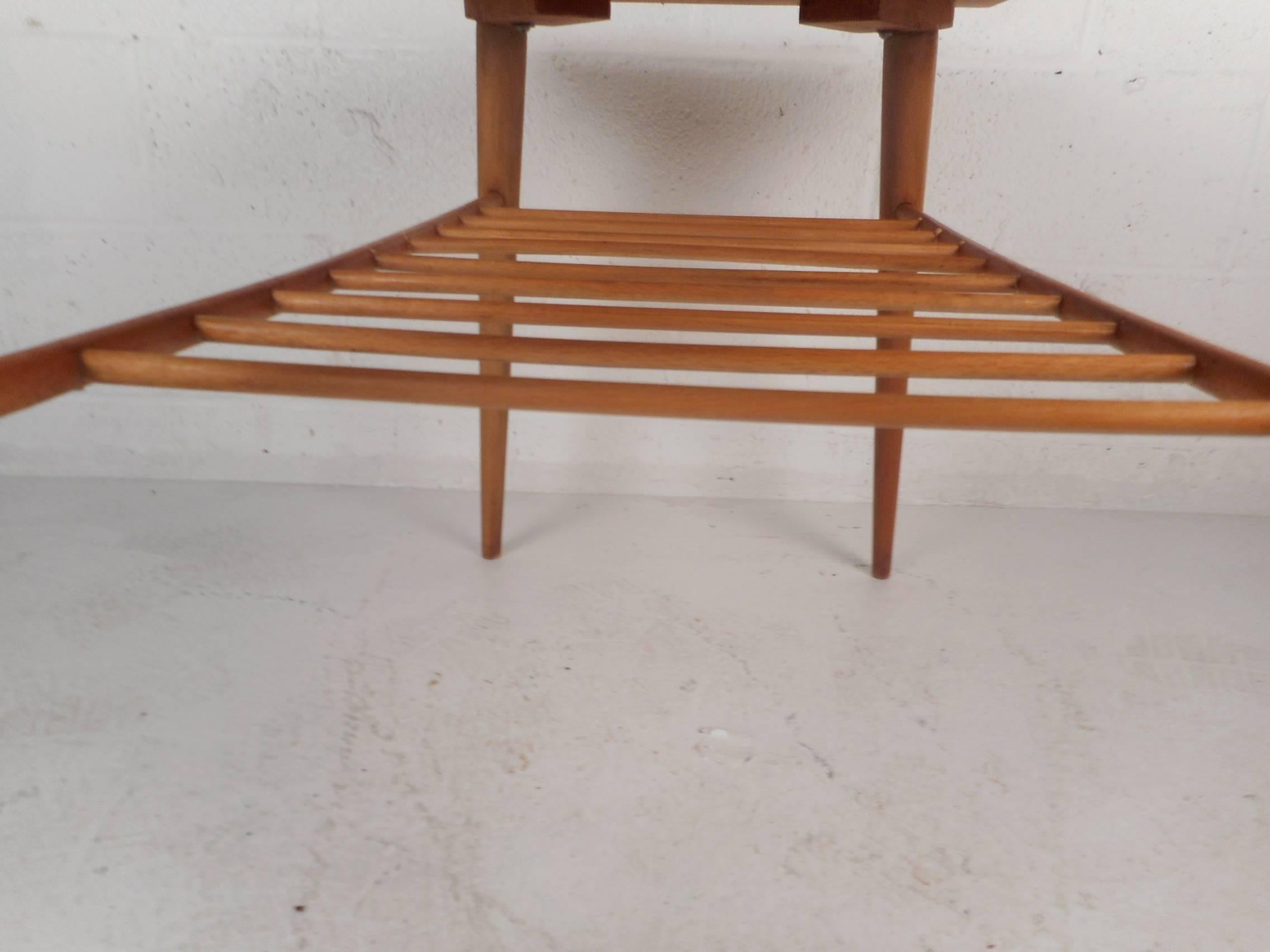 Mid-Century Modern Paul McCobb Style End Table (Ahornholz) im Angebot