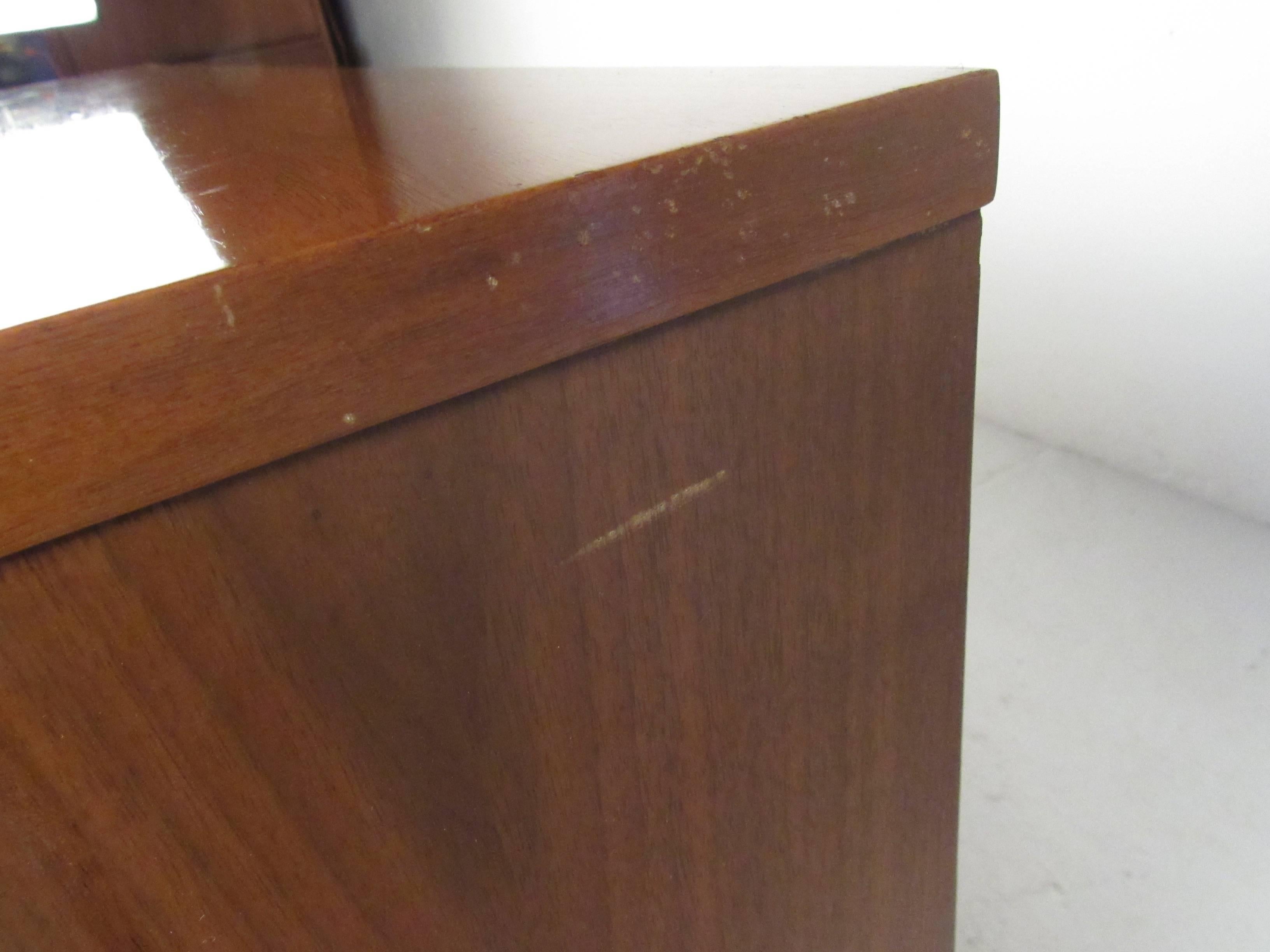 Basic Witz Lowboy Mid-Century Walnut Dresser In Good Condition In Brooklyn, NY