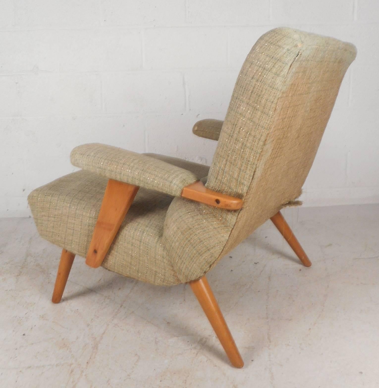 Late 20th Century Pair of Mid-Century Modern Selig Lounge Chairs with Ottomans