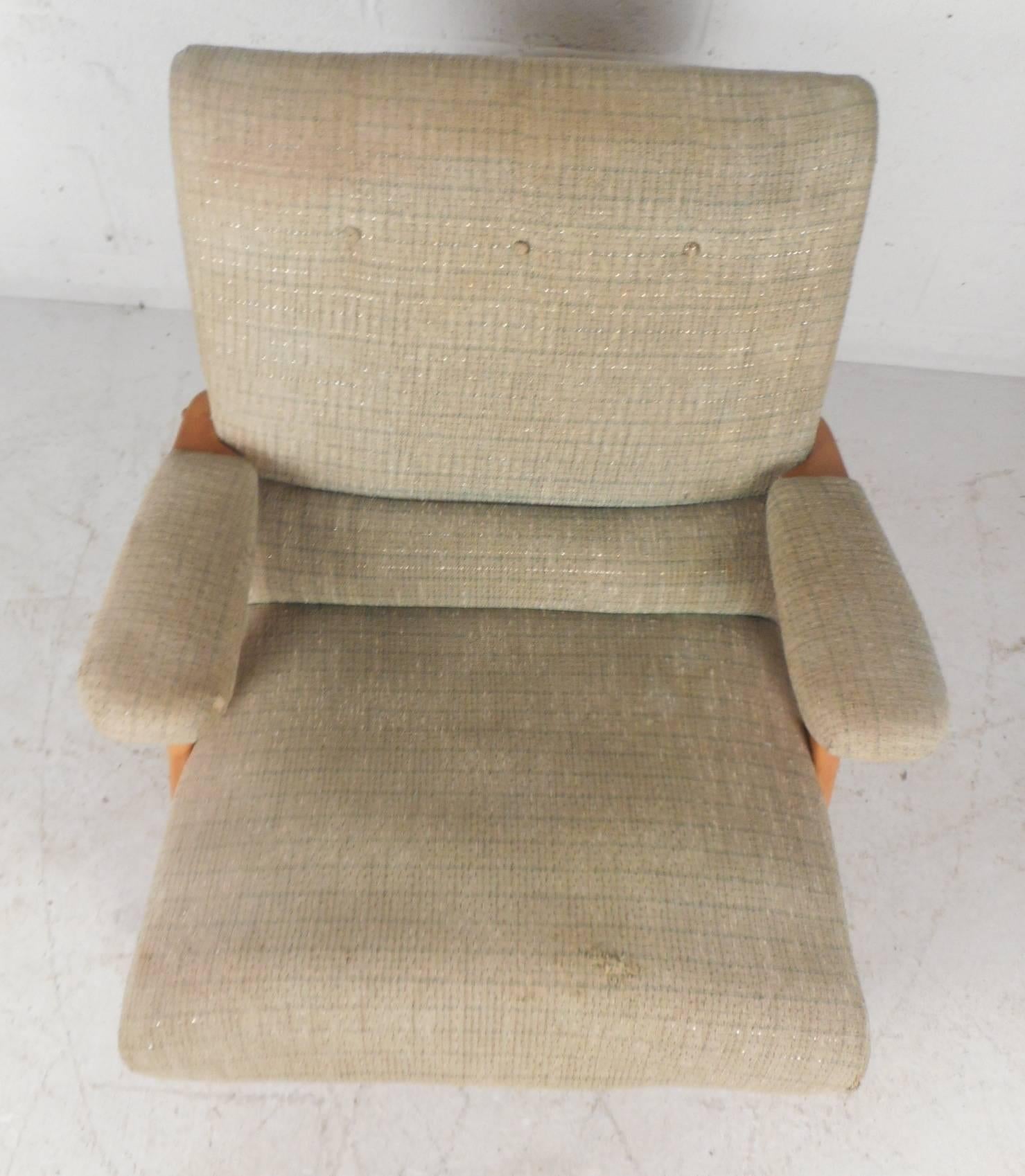 Upholstery Pair of Mid-Century Modern Selig Lounge Chairs with Ottomans