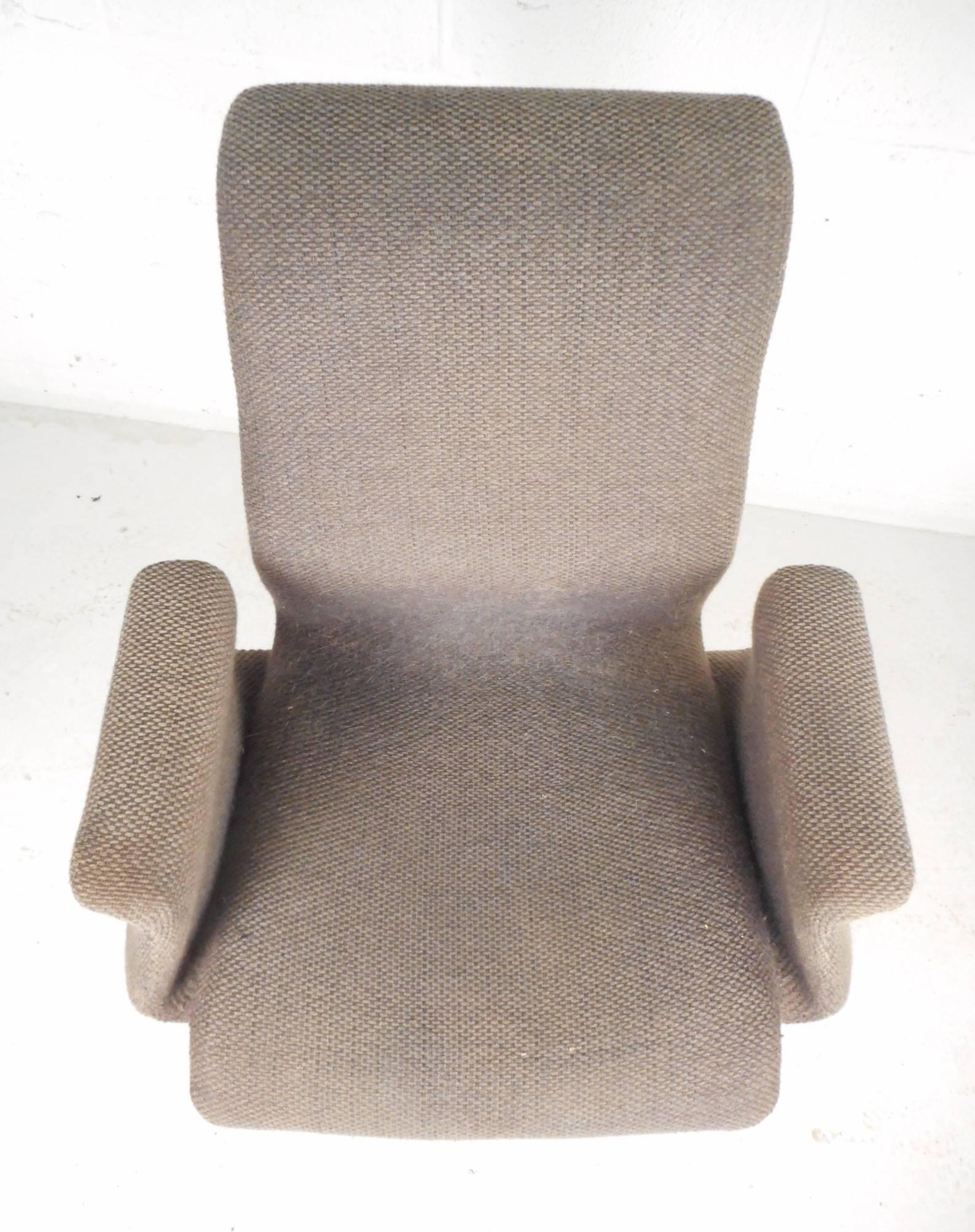 mid century modern swivel lounge chair