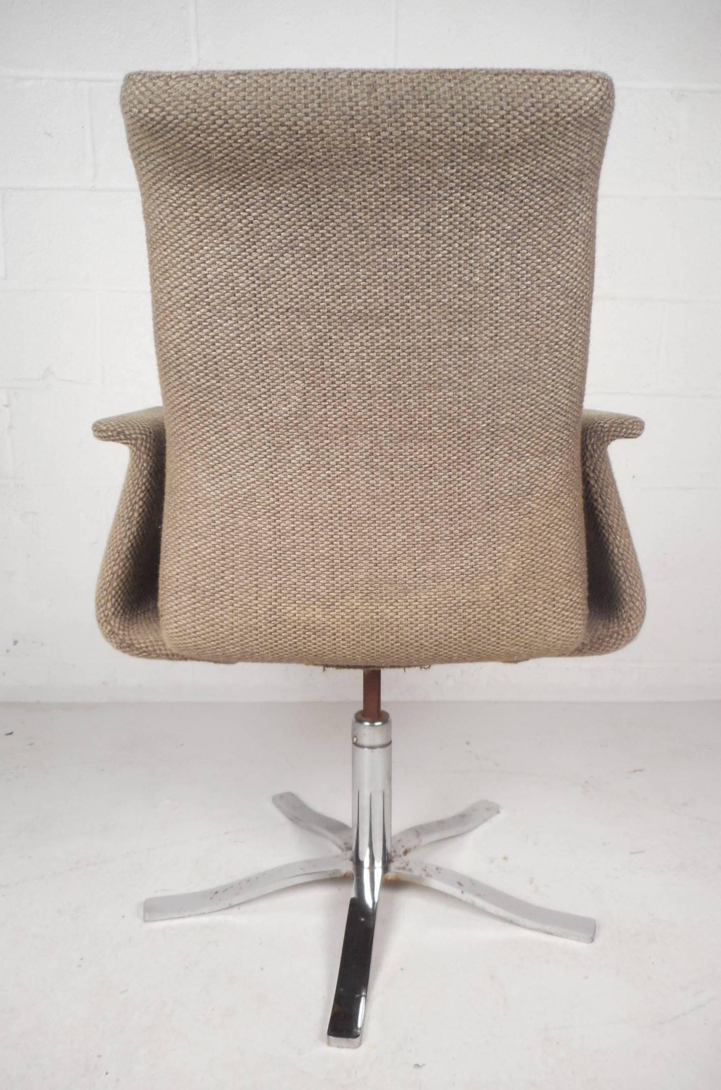 modern swivel lounge chair price