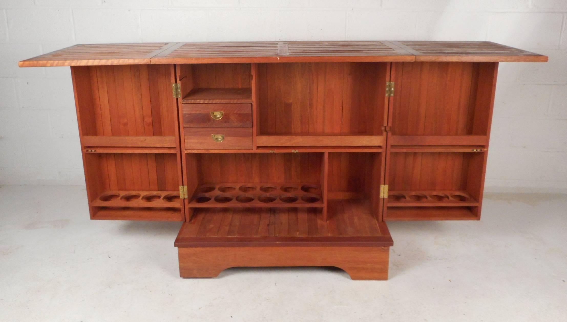 Impressive Mid-Century Modern Teak Flip Top Dry Bar In Good Condition In Brooklyn, NY