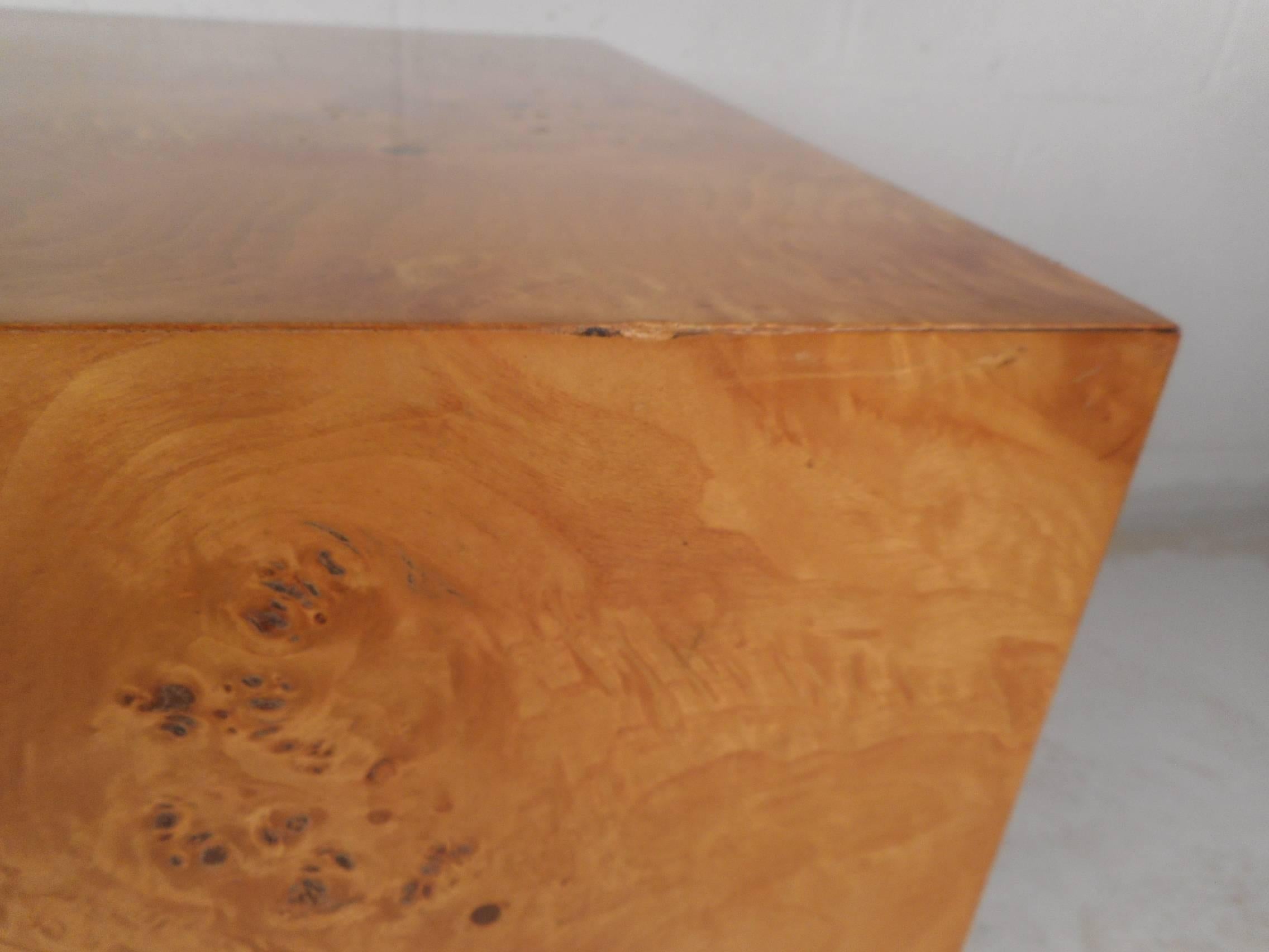 Mid-Century Modern Burl End Table in the Style of Milo Baughman 3