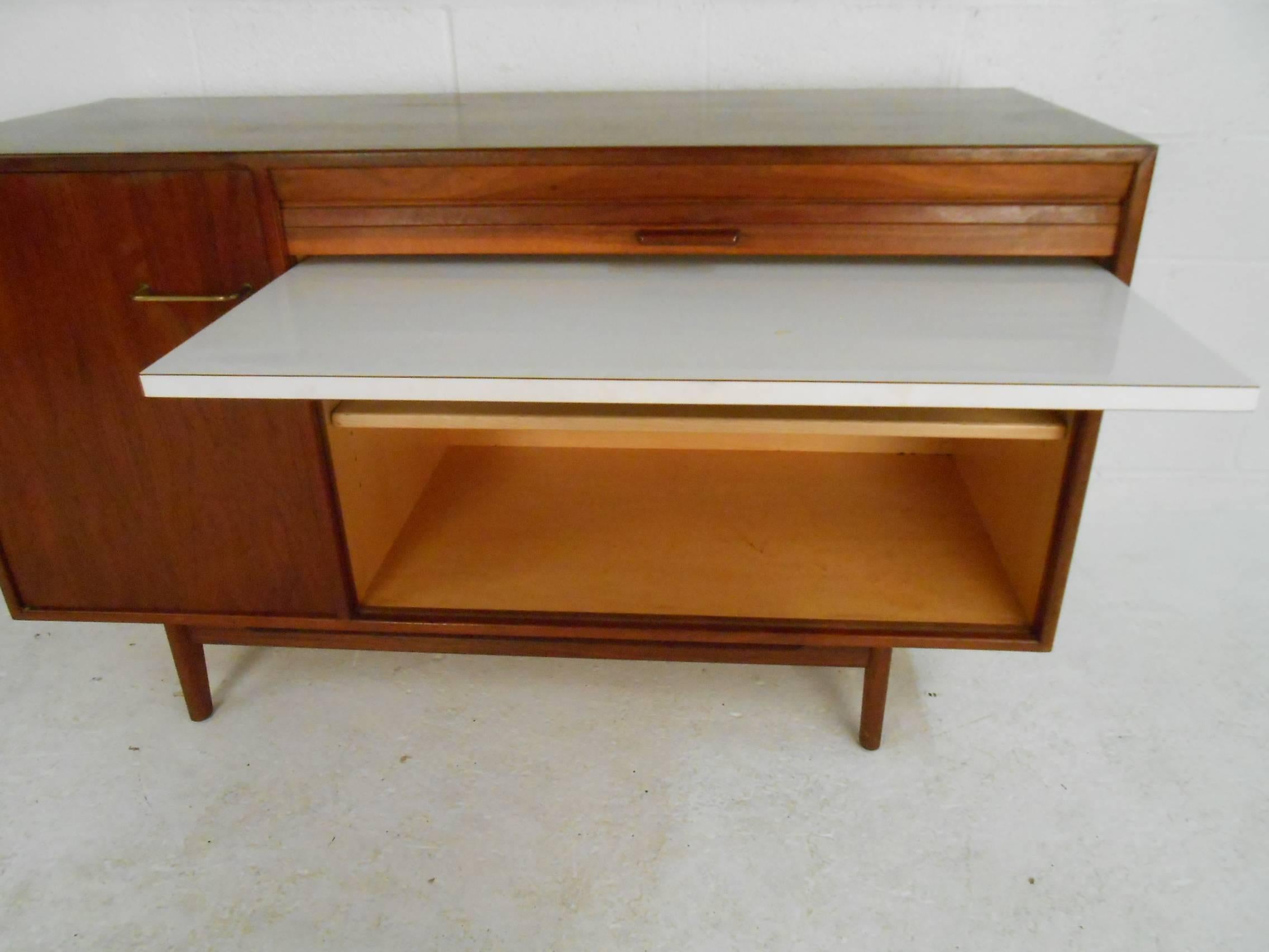 Mid-Century Modern Small Credenza by Jens Risom In Good Condition In Brooklyn, NY