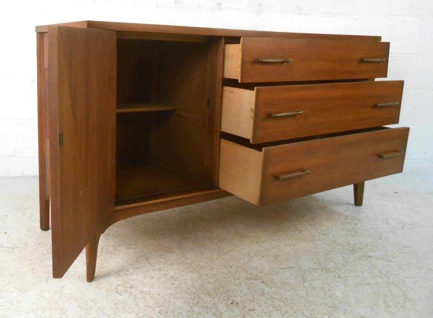Late 20th Century Mid-Century Modern Broyhill Style Credenza