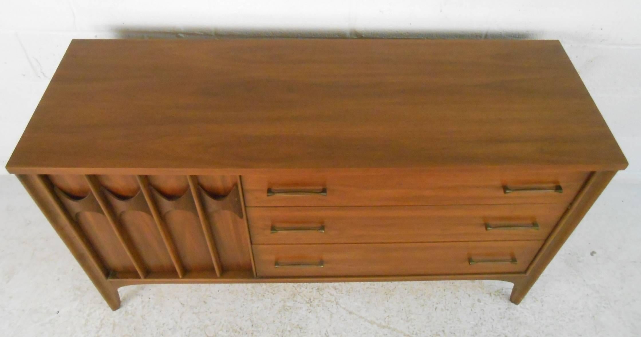 Mid-Century Modern Broyhill Style Credenza In Good Condition In Brooklyn, NY
