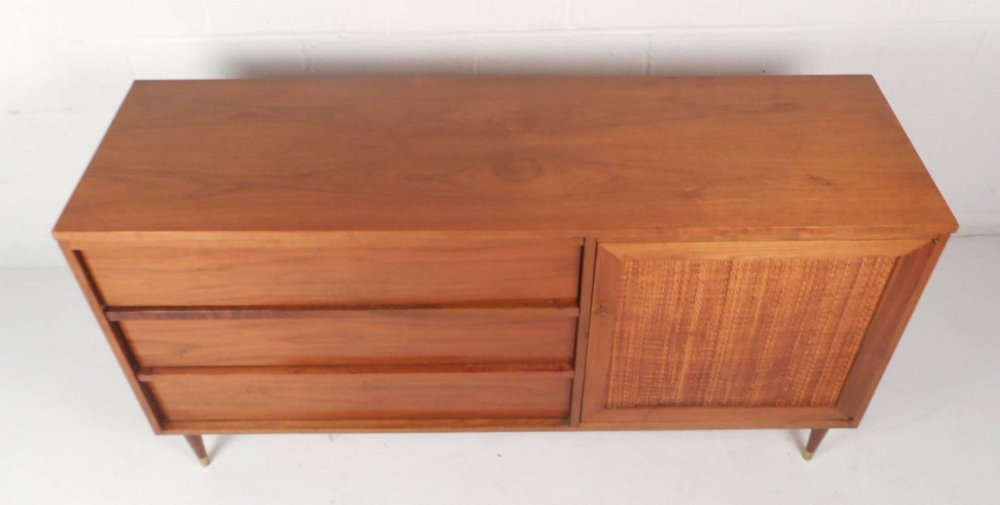 Mid-Century Modern Small Walnut Credenza In Good Condition In Brooklyn, NY