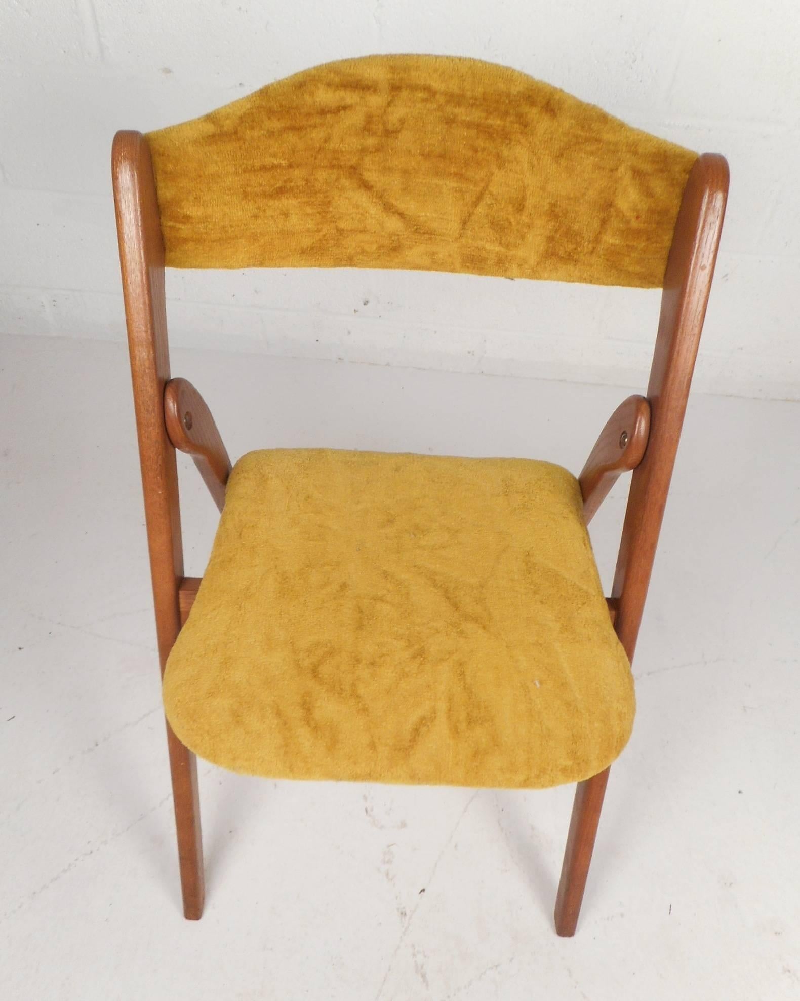 Set of Six Mid-Century Modern Teak Collapsible Dining Chairs 1