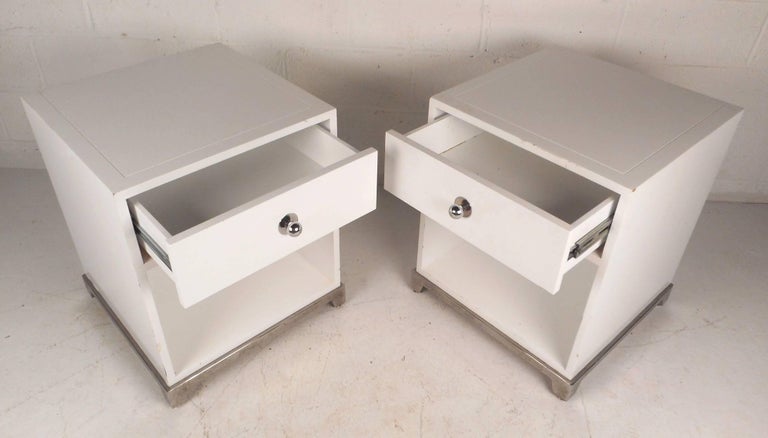 Pair of Mid-Century Modern White Laminate Nightstands For Sale 1