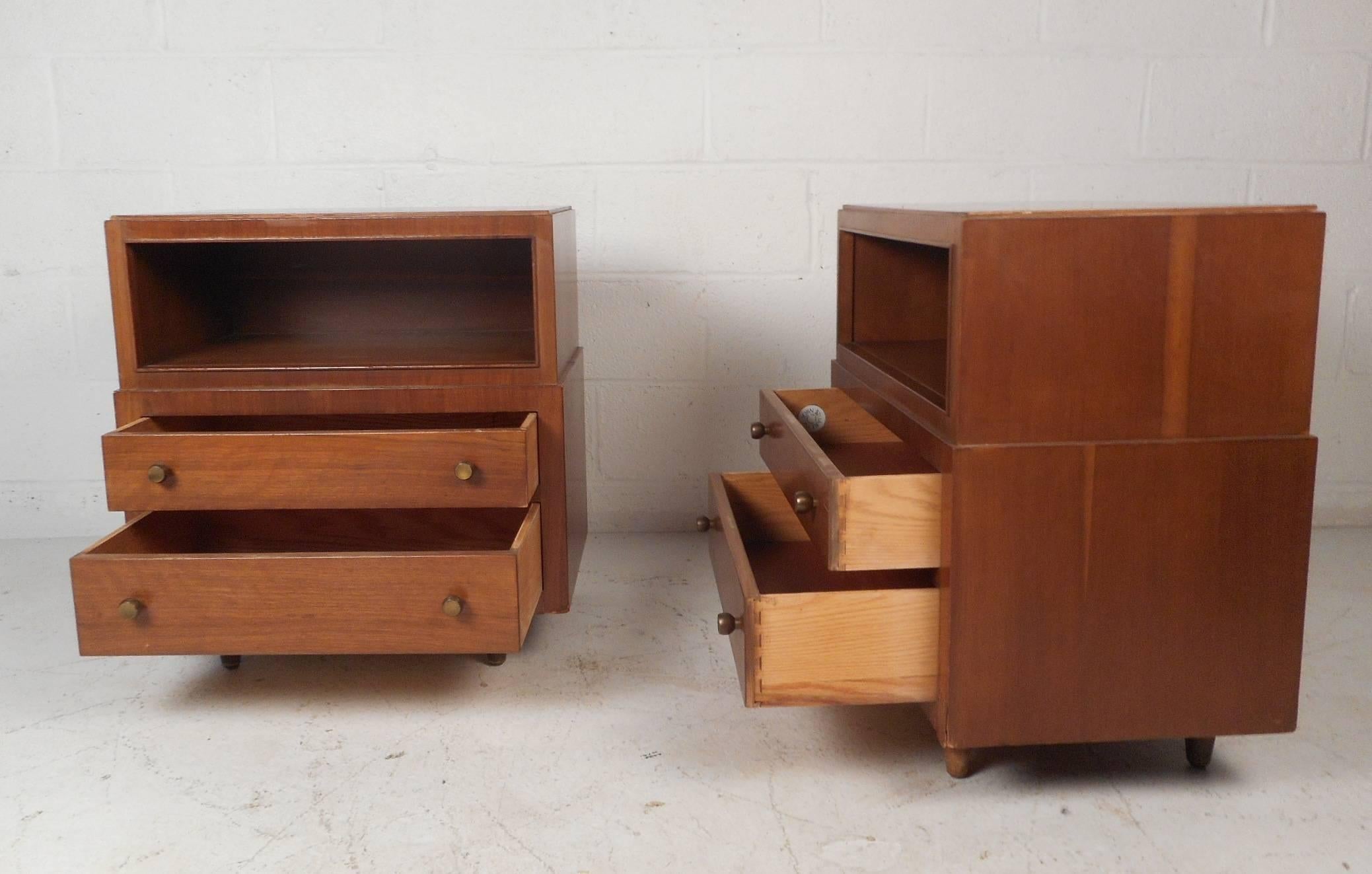 Late 20th Century Pair of Mid-Century Modern Walnut Nightstands by John Stuart