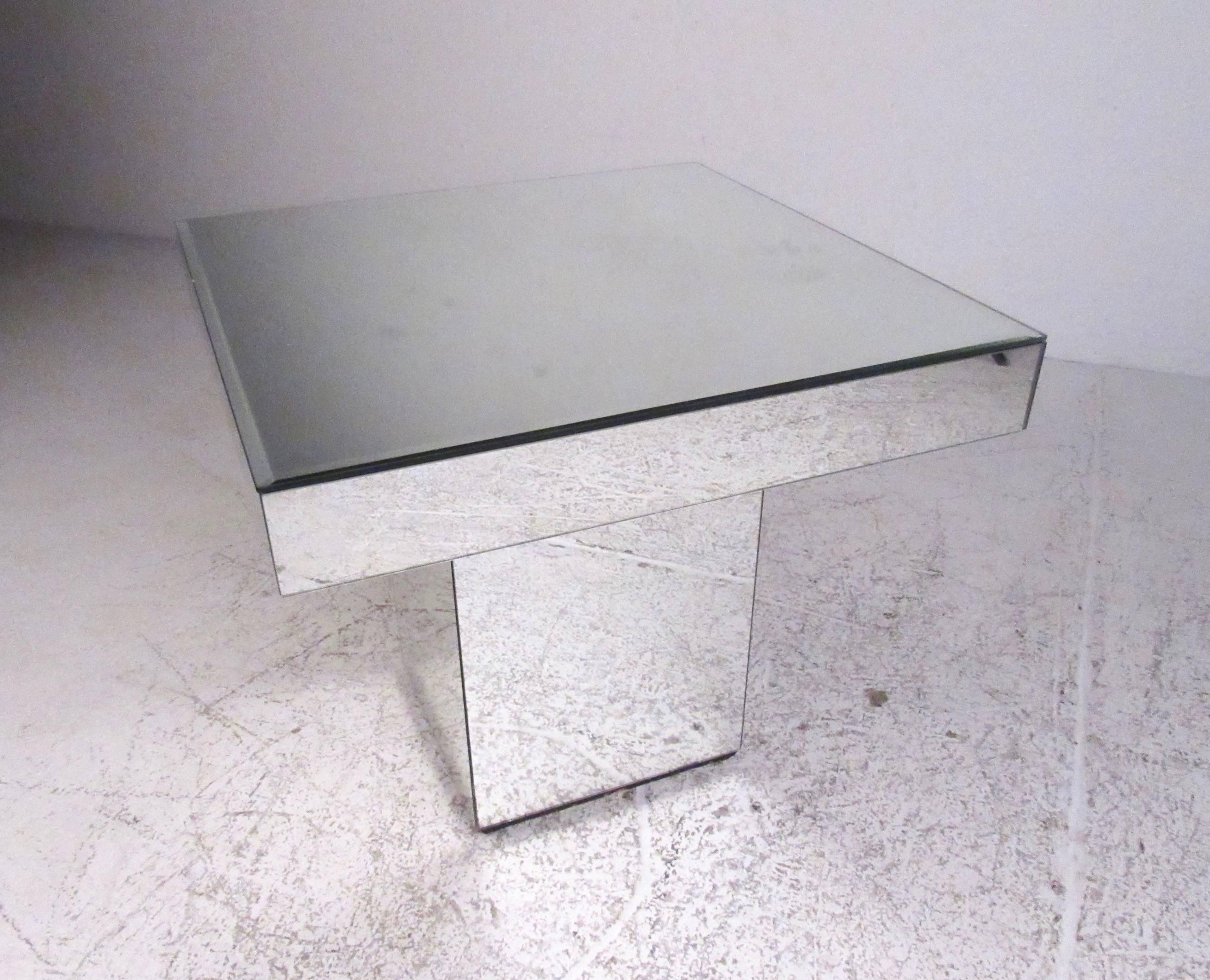 This vintage mirrored end table makes a stylish modern addition to any interior. Great lamp table or sofa side table makes this a versatile Mid-Century addition to any interior. Please confirm item location (NY or NJ).