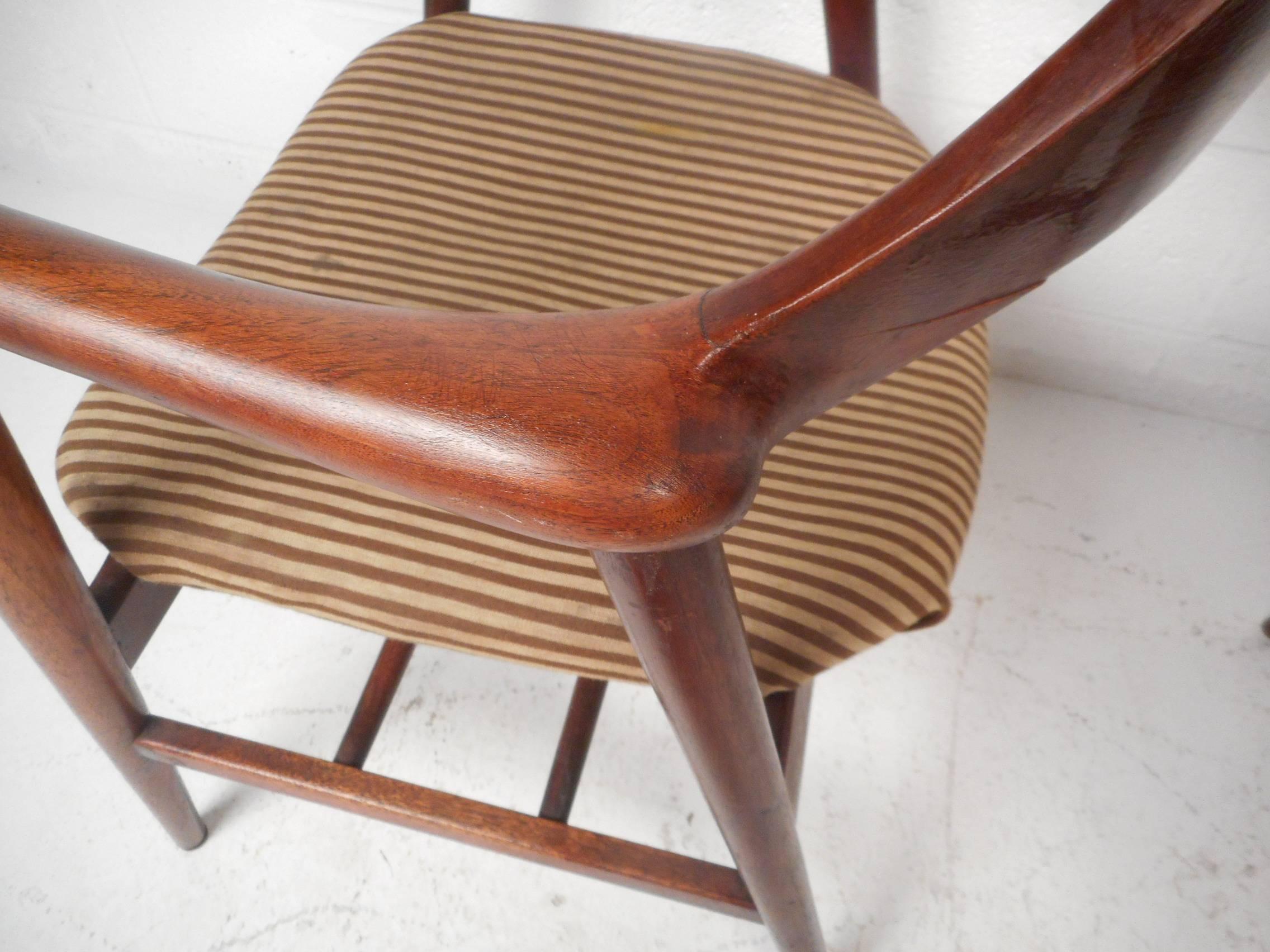 Mid-Century Modern Sculpted Side Chairs by Gunlocke In Good Condition In Brooklyn, NY