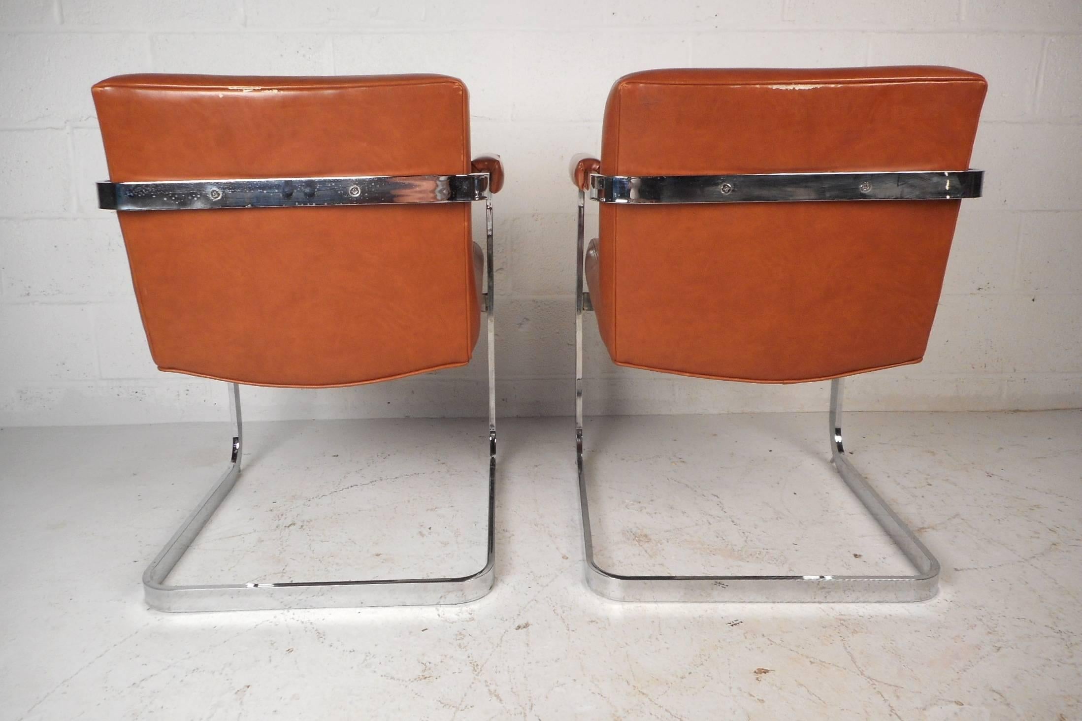 Américain Milo Baughman Mid-Century Cantilever Lounge Chairs (Chaises longues en porte-à-faux) en vente