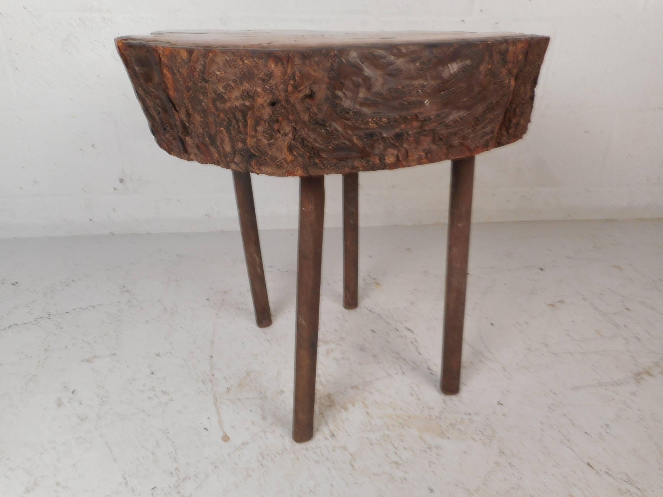 Mid-Century Modern Tree Slab End Table In Good Condition In Brooklyn, NY