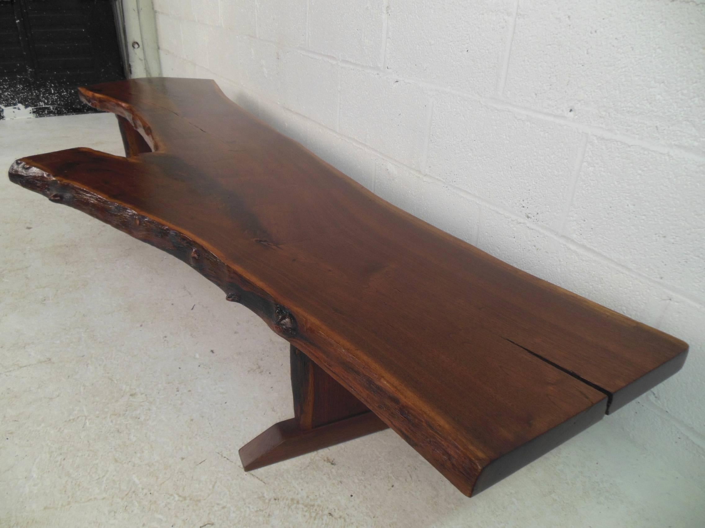 Impressive Mid-Century Modern Live Edge Tree Slab Coffee Table In Good Condition In Brooklyn, NY