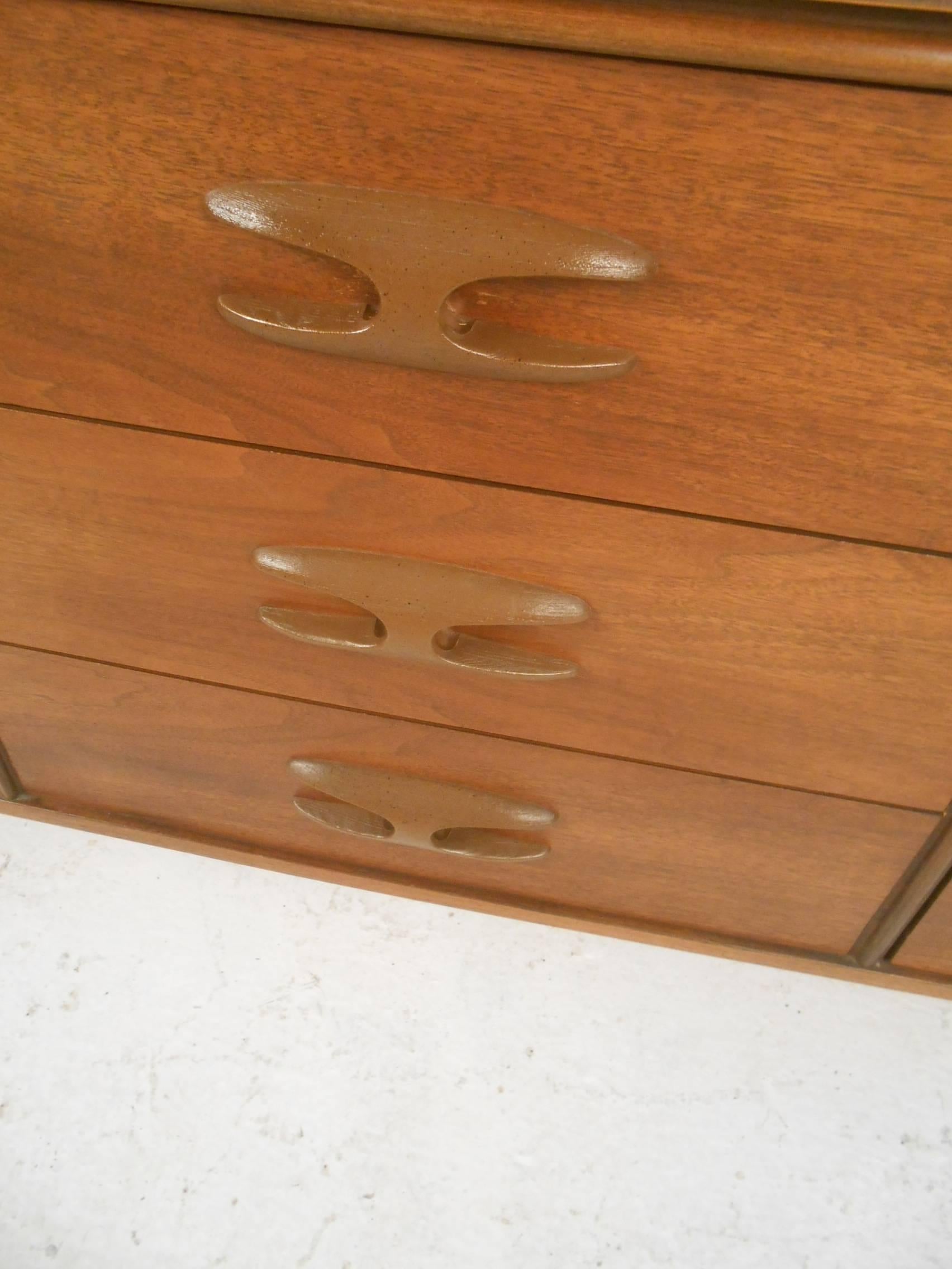 bassett mid century modern dresser