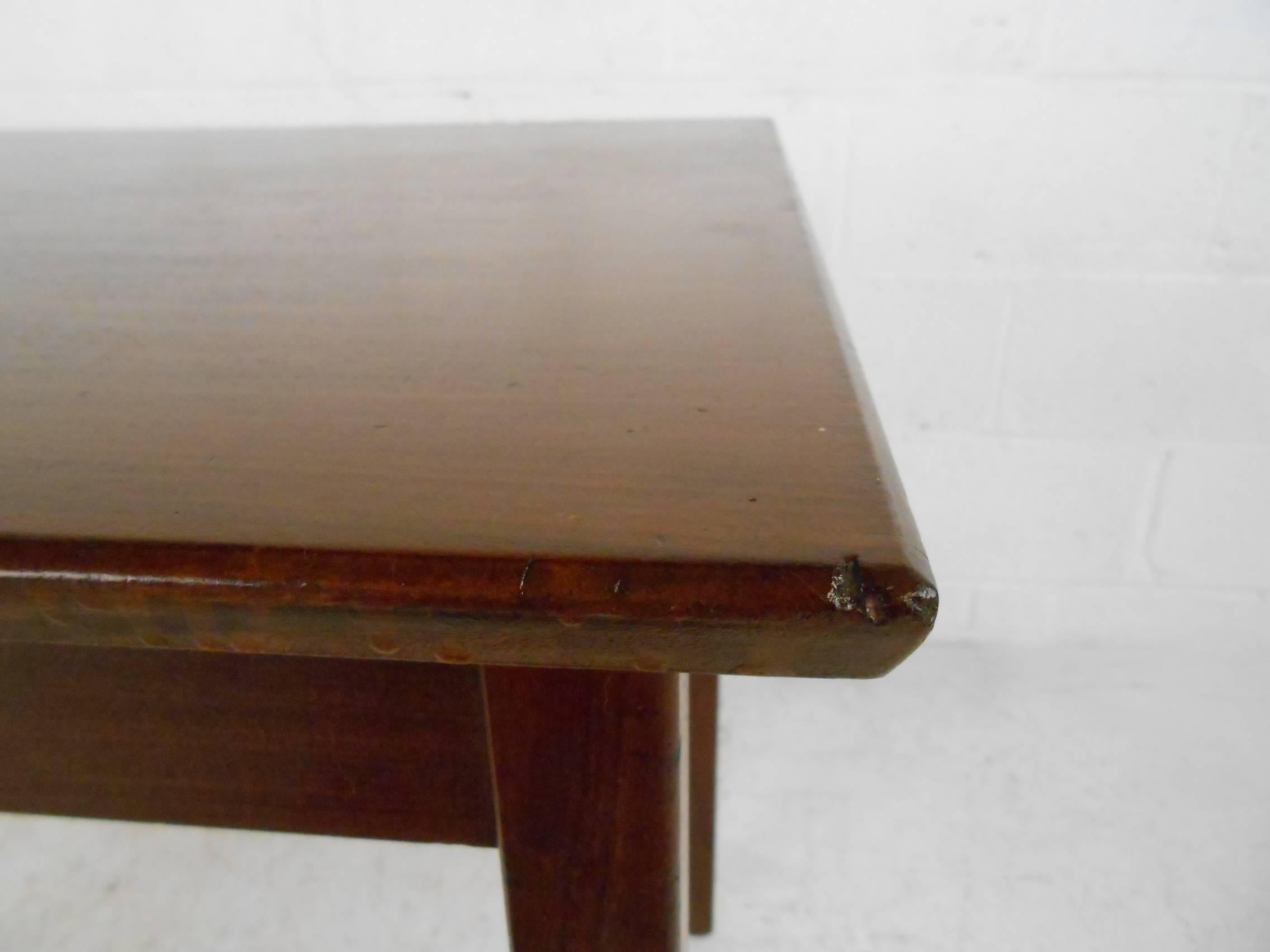Small Mid-Century Modern Teak Desk For Sale 1