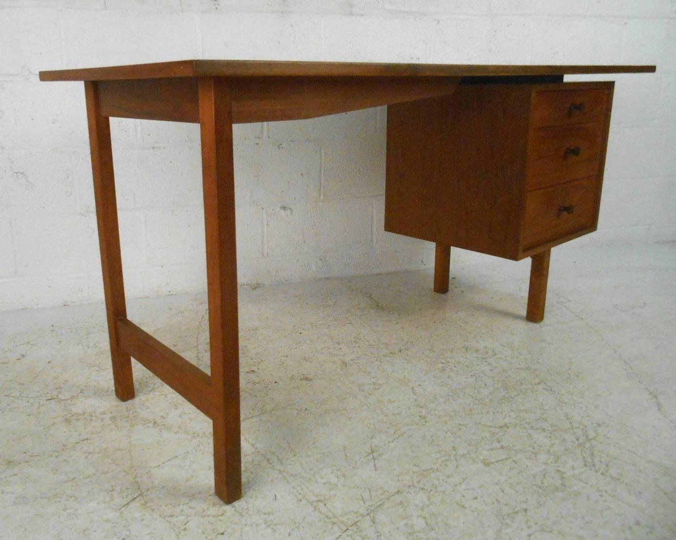 Late 20th Century Beautiful Mid-Century Modern Walnut Desk