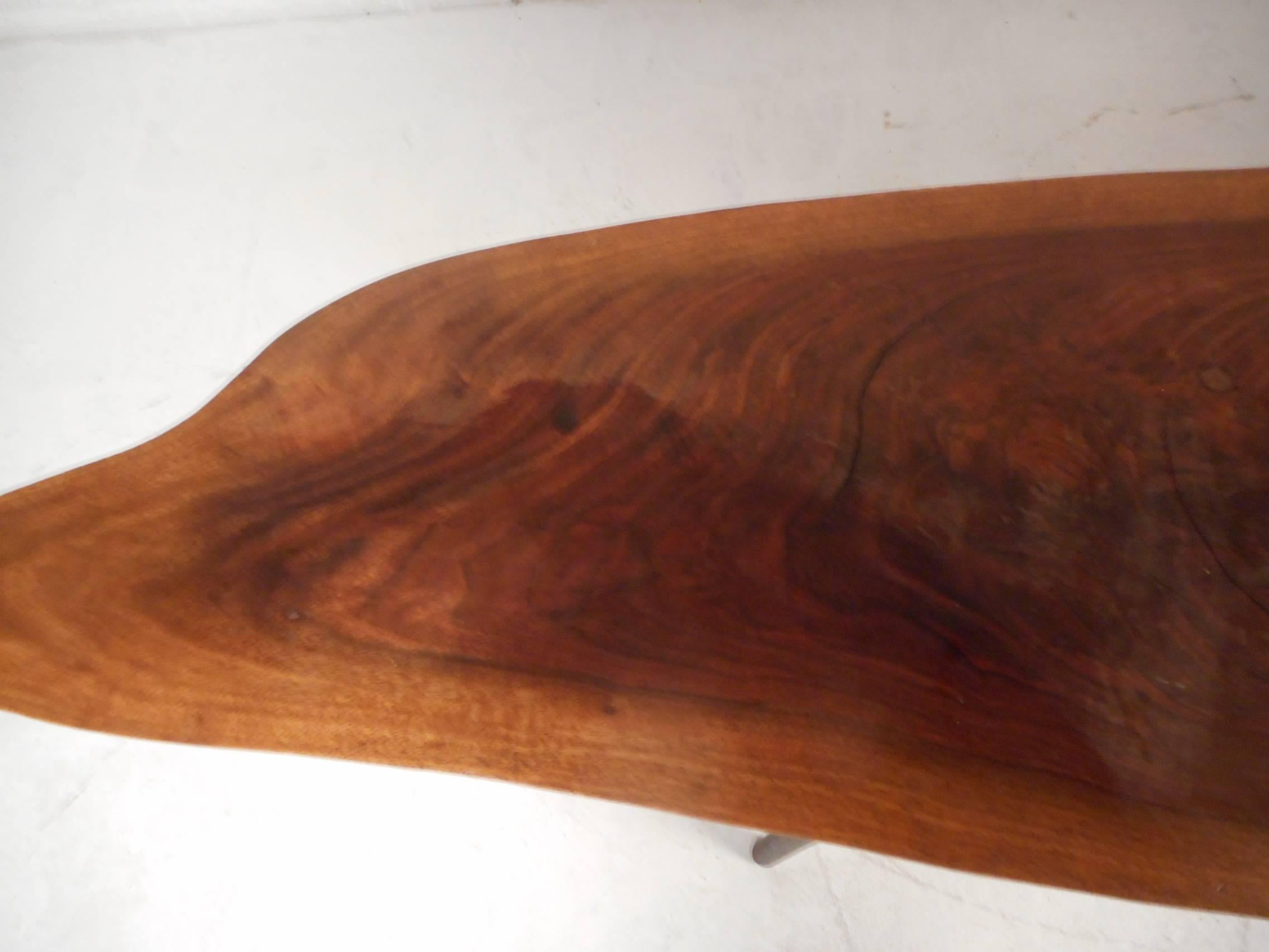 Mid-Century Modern Tree Slab Coffee Table For Sale 1